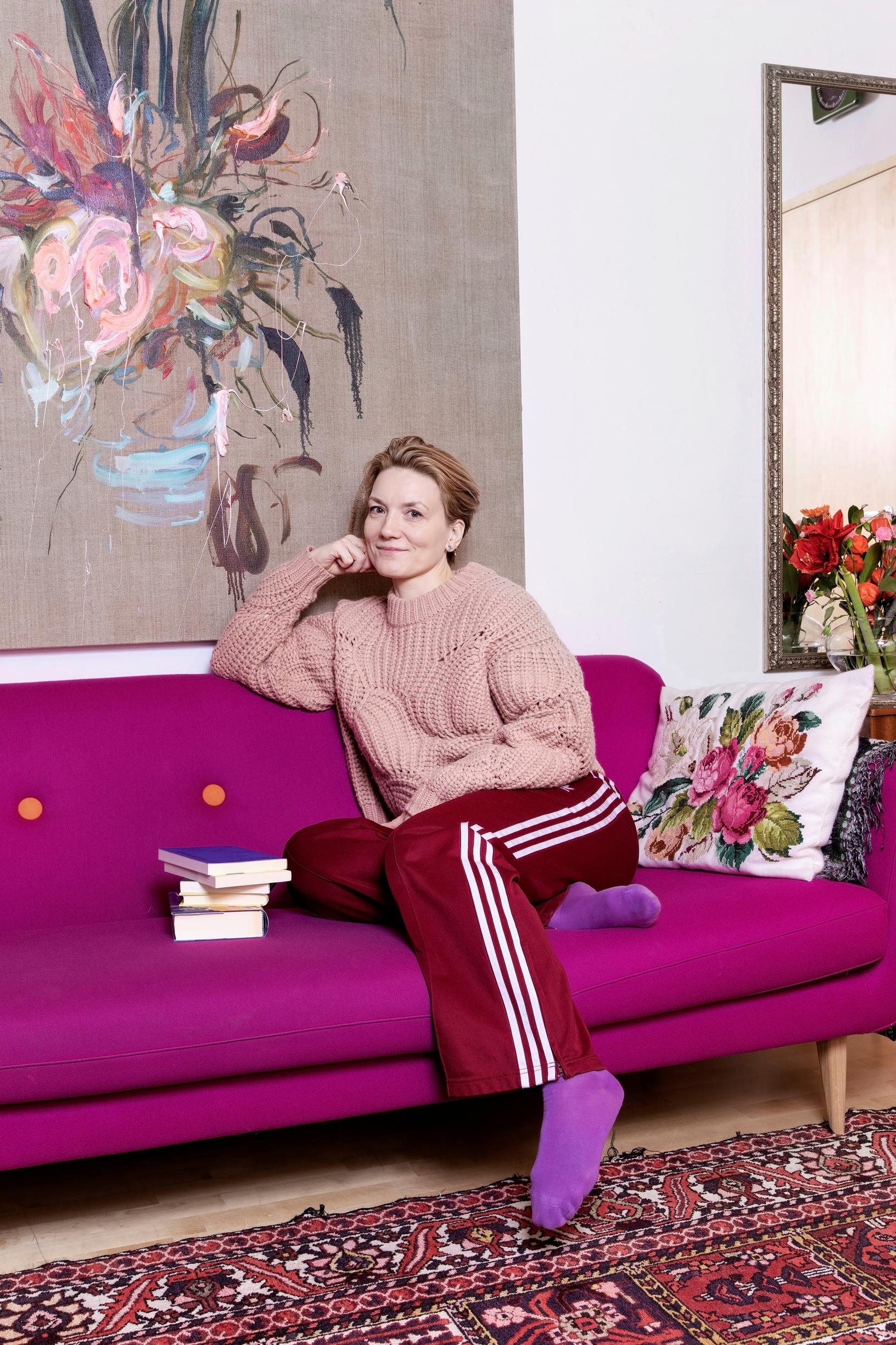 Kuvataiteilija Rauha Mäkilä: ”Värini ovat muuttuneet astetta tummemmiksi”