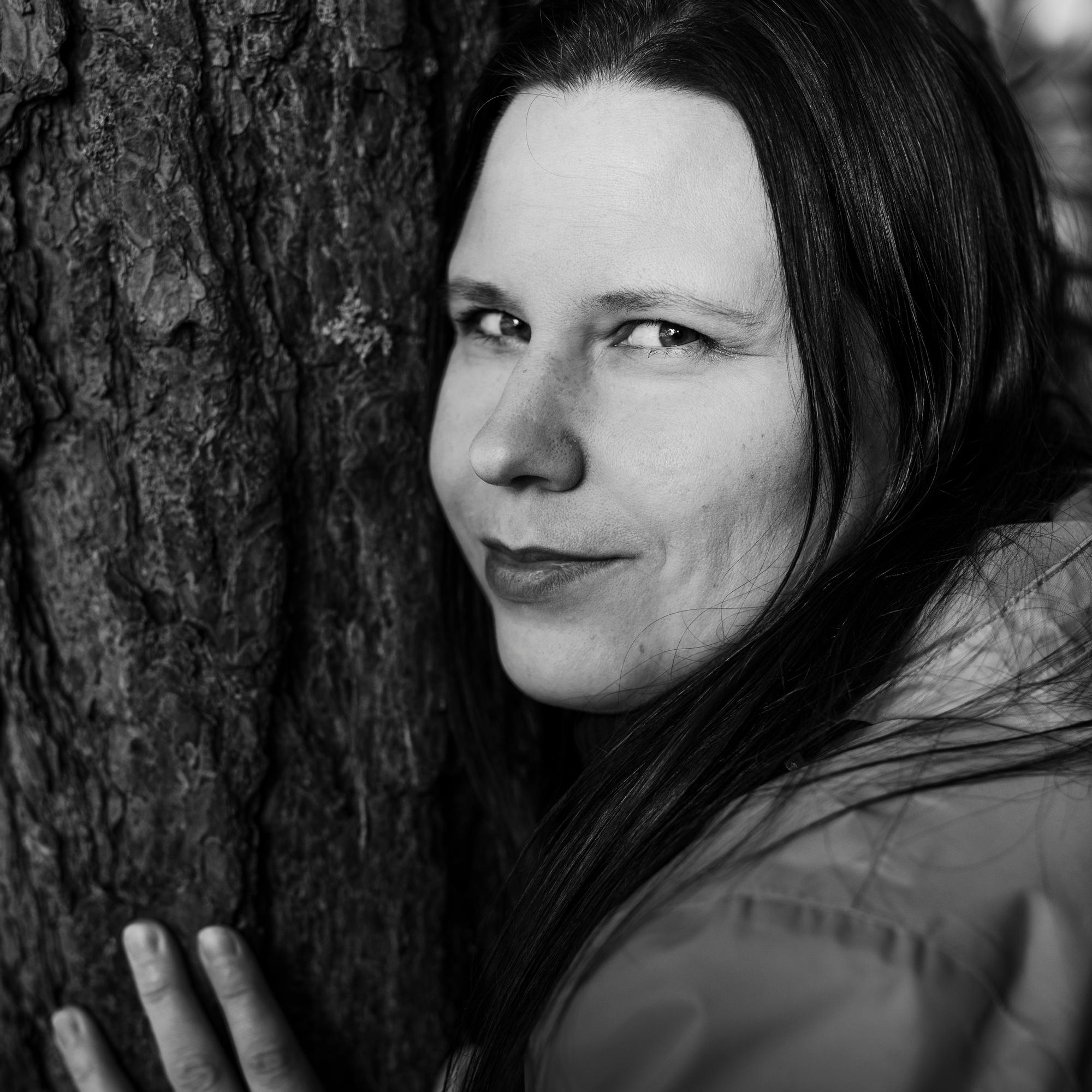 Joka kevät kirjailija Helena Immosen tili tyhjenee yhteen asiaan: ”Ei ole mitään järkeä, kuinka paljon saan rahaa menemään”