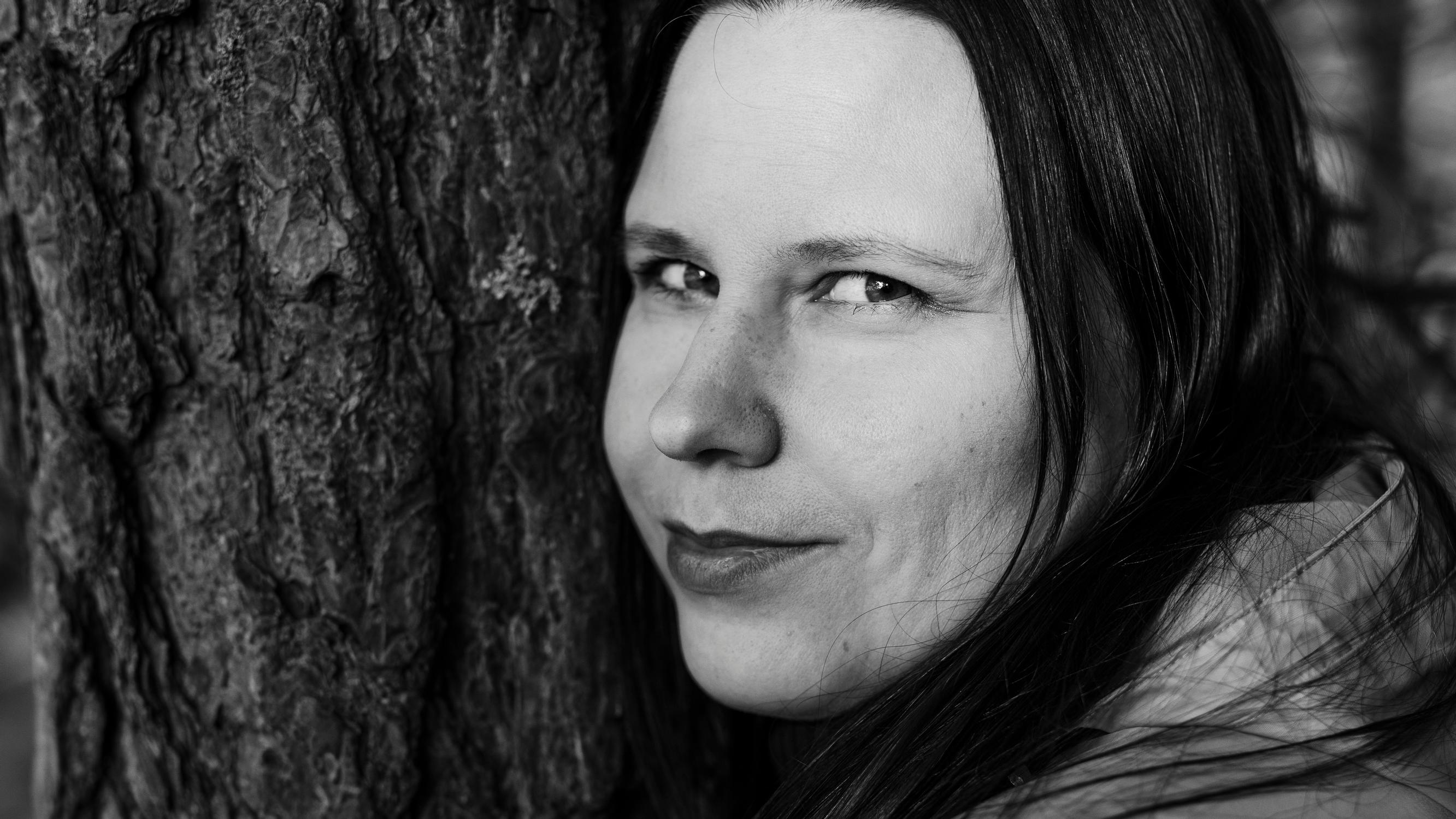 Joka kevät kirjailija Helena Immosen tili tyhjenee yhteen asiaan: ”Ei ole mitään järkeä, kuinka paljon saan rahaa menemään”