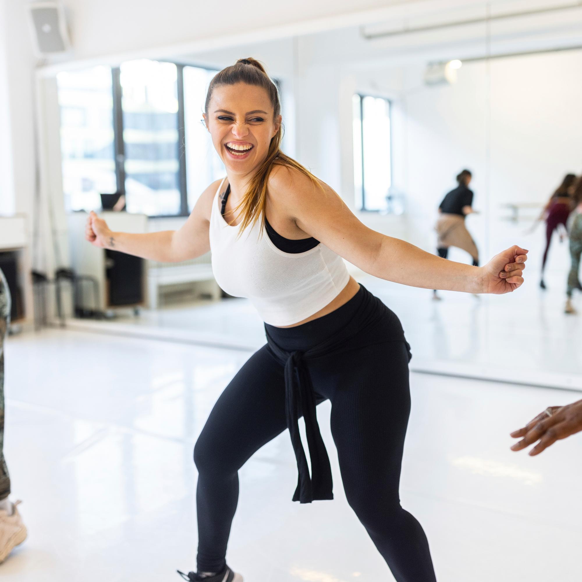 Sattuuko polviin? Lääkäri kertoo, miksi liikuntaa kannattaa jatkaa – näin se auttaa nivelrikko-oireisiin