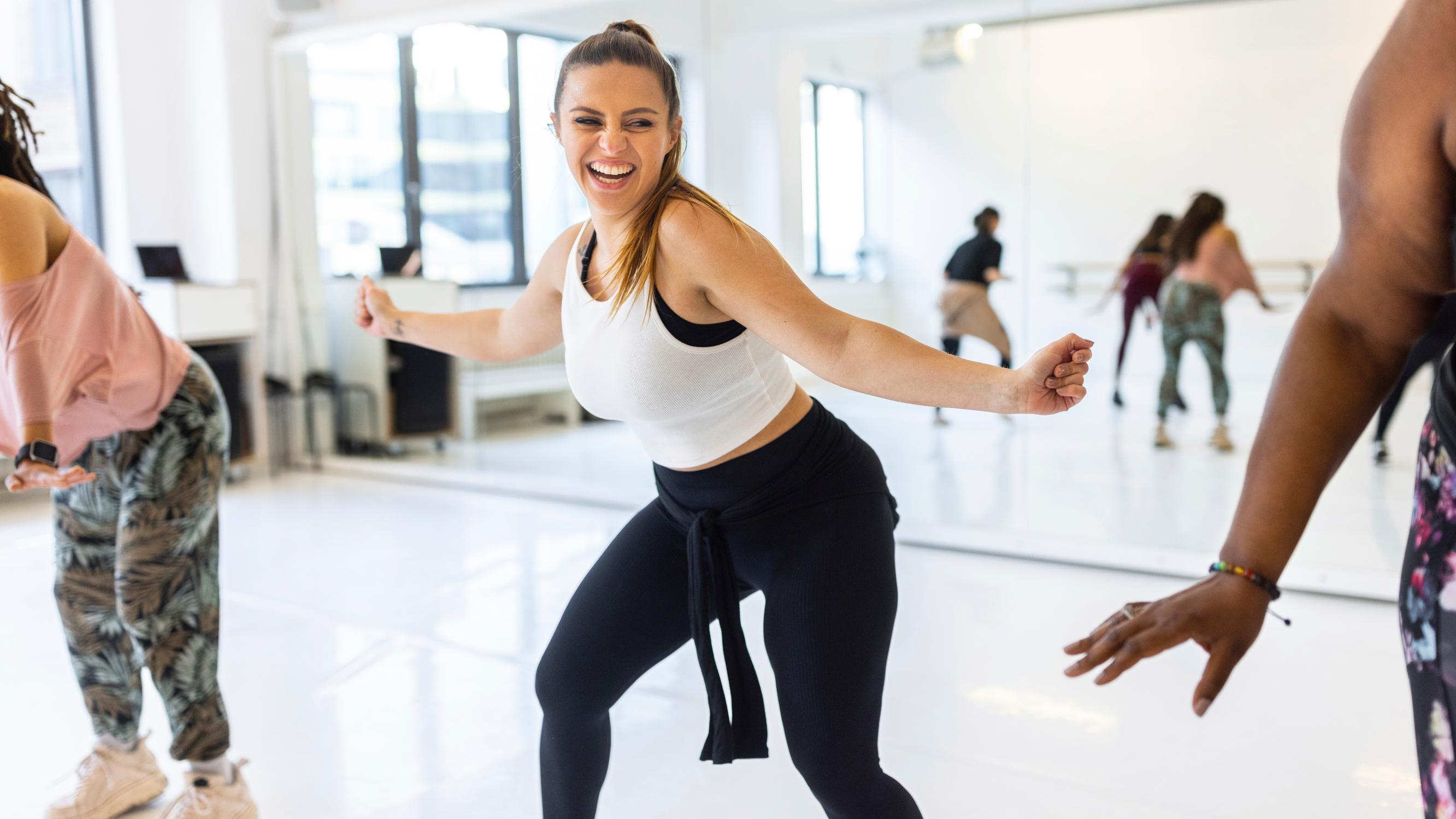 Sattuuko polviin? Lääkäri kertoo, miksi liikuntaa kannattaa jatkaa – näin se auttaa nivelrikko-oireisiin