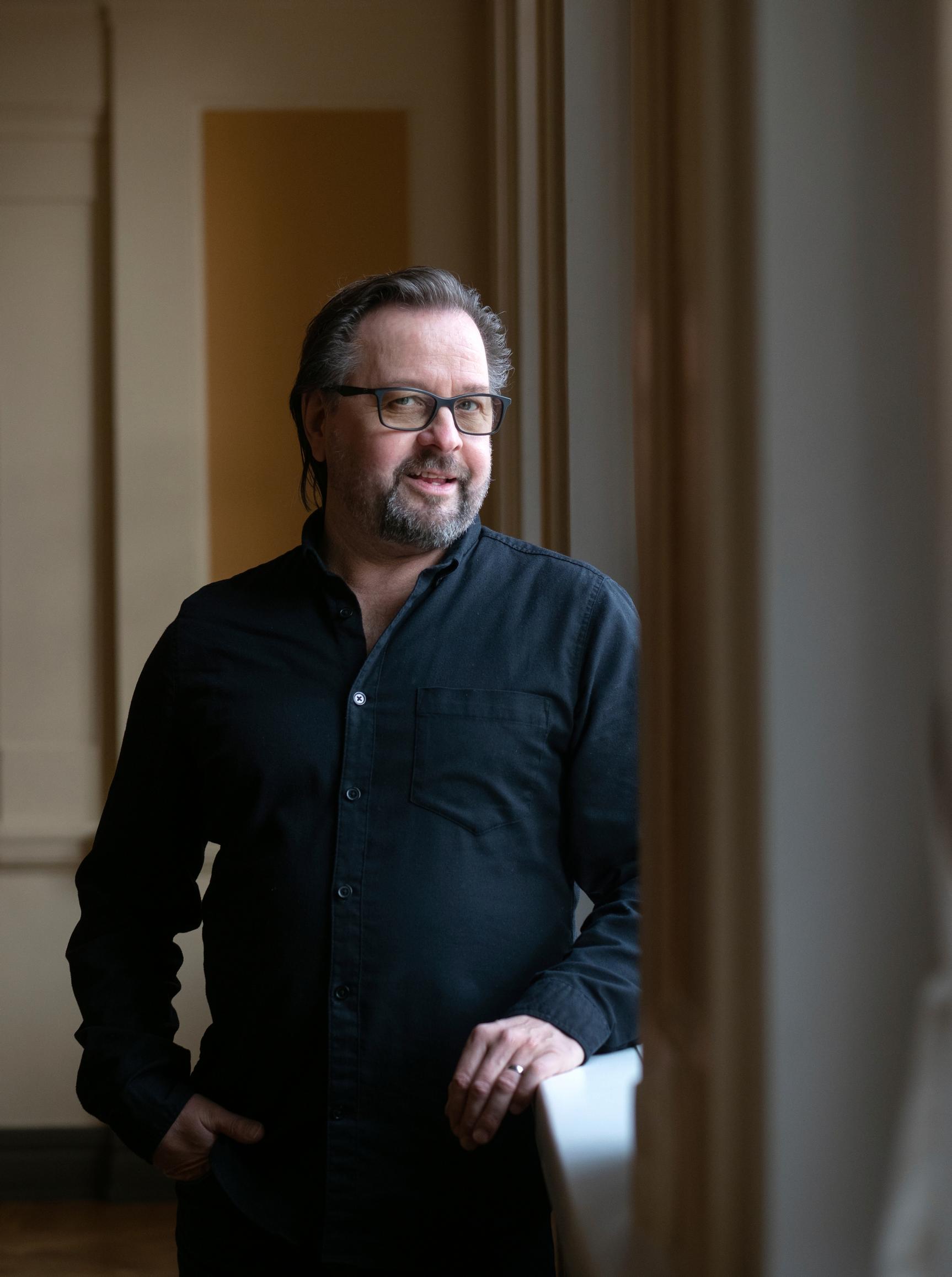 Nuorena Heikki Hela soitti useissa bändeissä, esitti sketsejä ja näytteli.