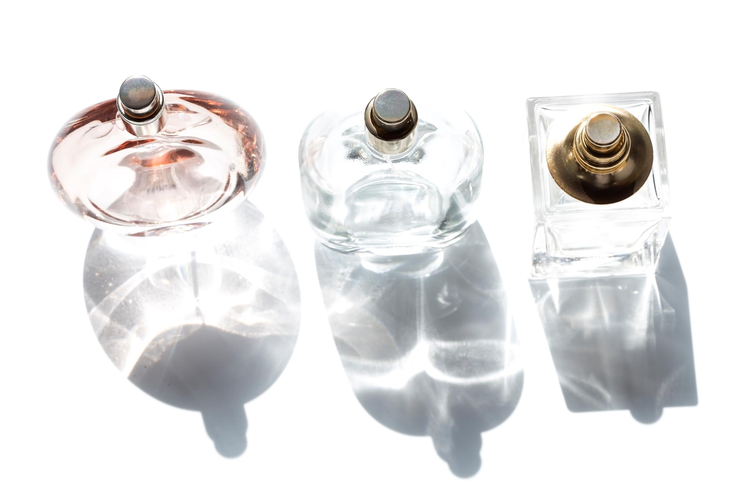 Yhtä en vaihda! Tyyligurujen luottotuoksut muistuttavat äidistä, kesästä ja Italiasta – kurkkaa suosikit!