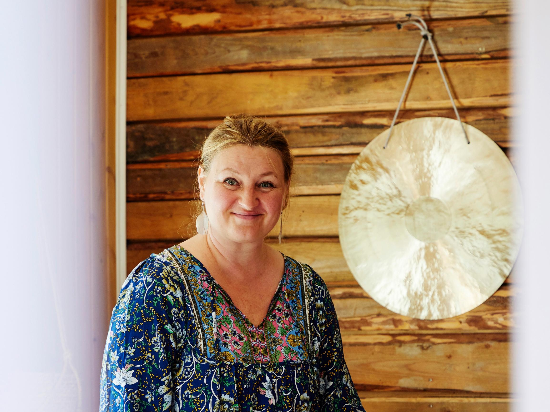 Ria Kataja löysi uusperheelleen unelmien kodin maalaisidyllistä – muutto 200-neliöiseen taloon ei ollut Panu-puolisolle itsestäänselvyys