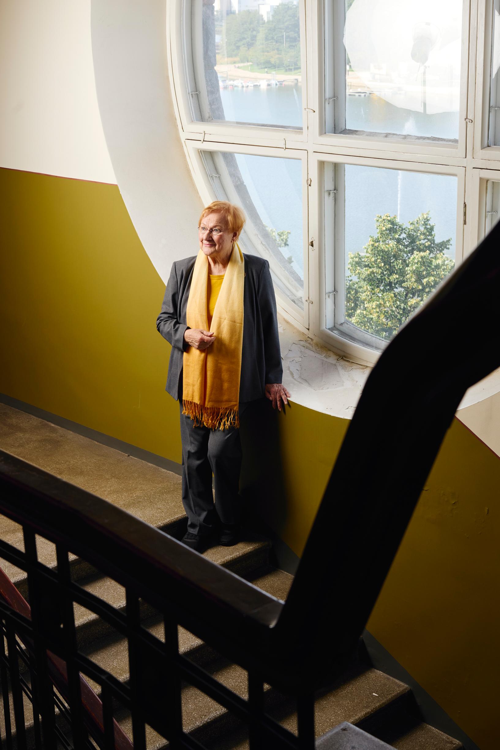 ”Jos mies tekee virheen, se on vain hänen virheensä. Jos nainen tekee virheen, tasa-arvon vastustajat toteavat, että akat ovat tuollaisia. Vähemmistöjä kohdellaan samoin”, Tarja sanoo.