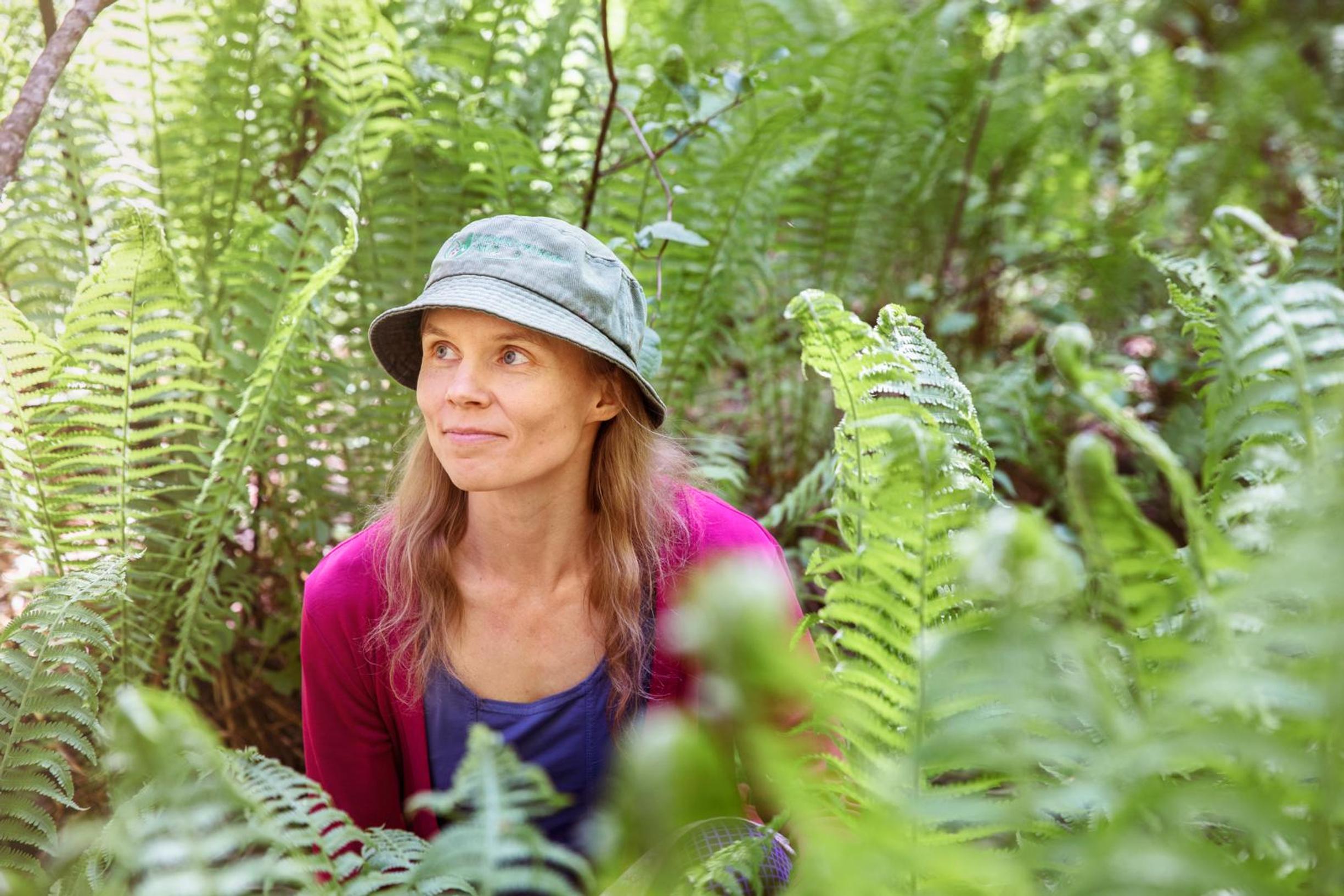 Anni Kytömäki kirjoittaa luonnosta ja etsii luontokohteen kaikilla matkoillaan.