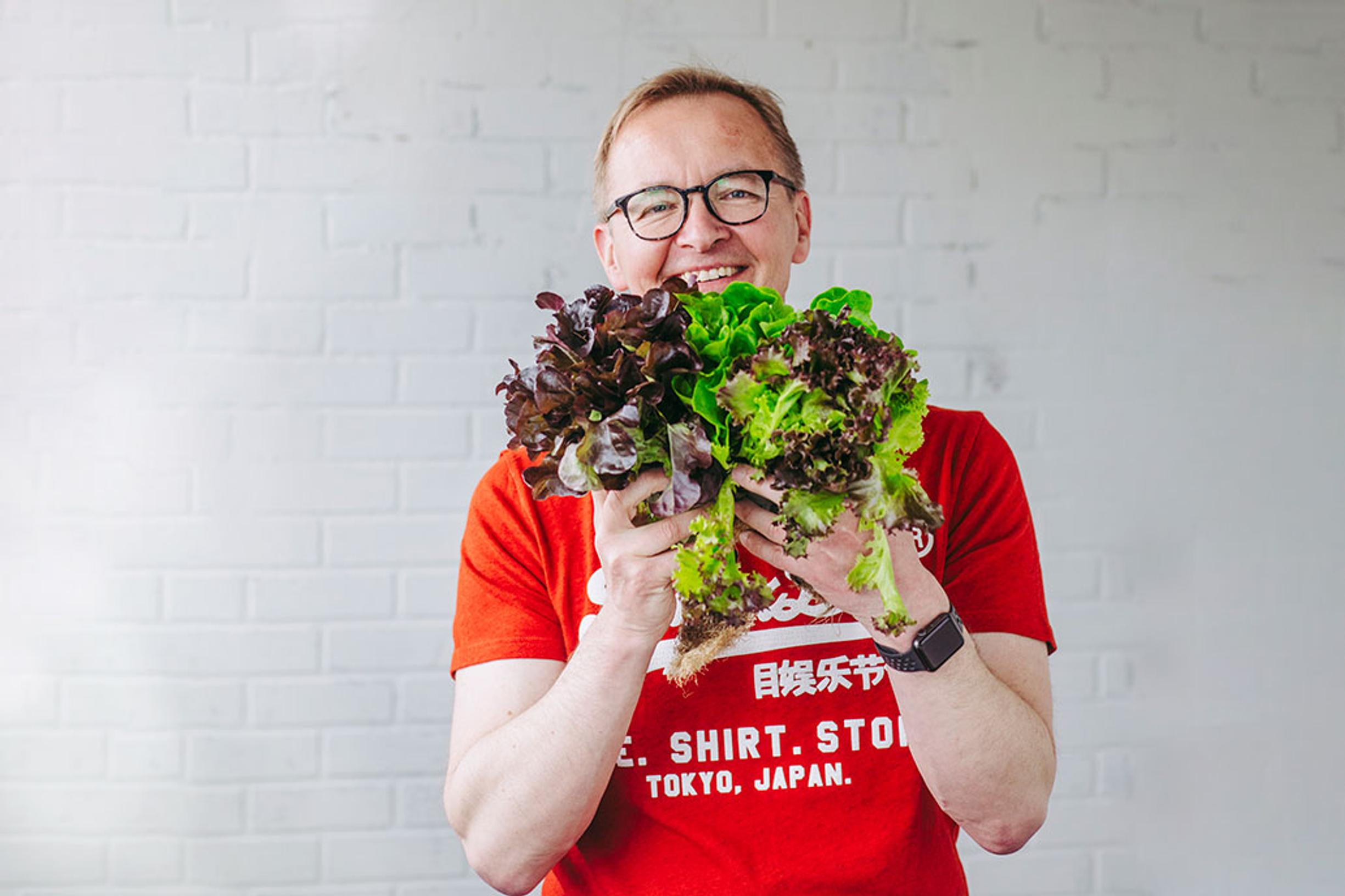 Ravitsemusterapeutti Reijo Laatikainen: "Unohda spekulaatiot ja syö oikein koronan aikaan"