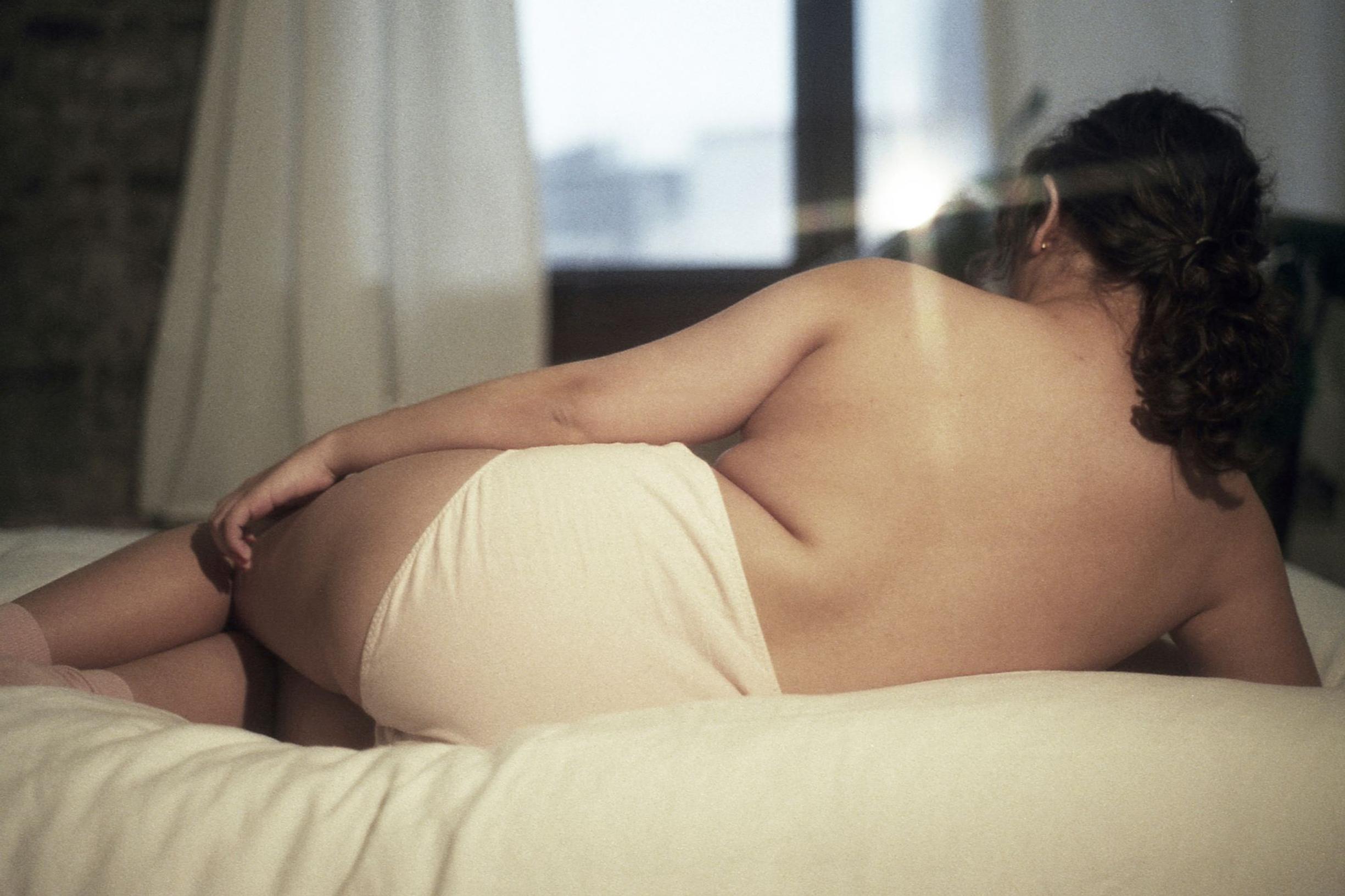 Pitäisikö kuukautisten takia saada vapaata töistä? Ensisijaisesti pitää keskittyä kivun hoitoon, sanoo Tiedenaisten Jemiina Kemppainen