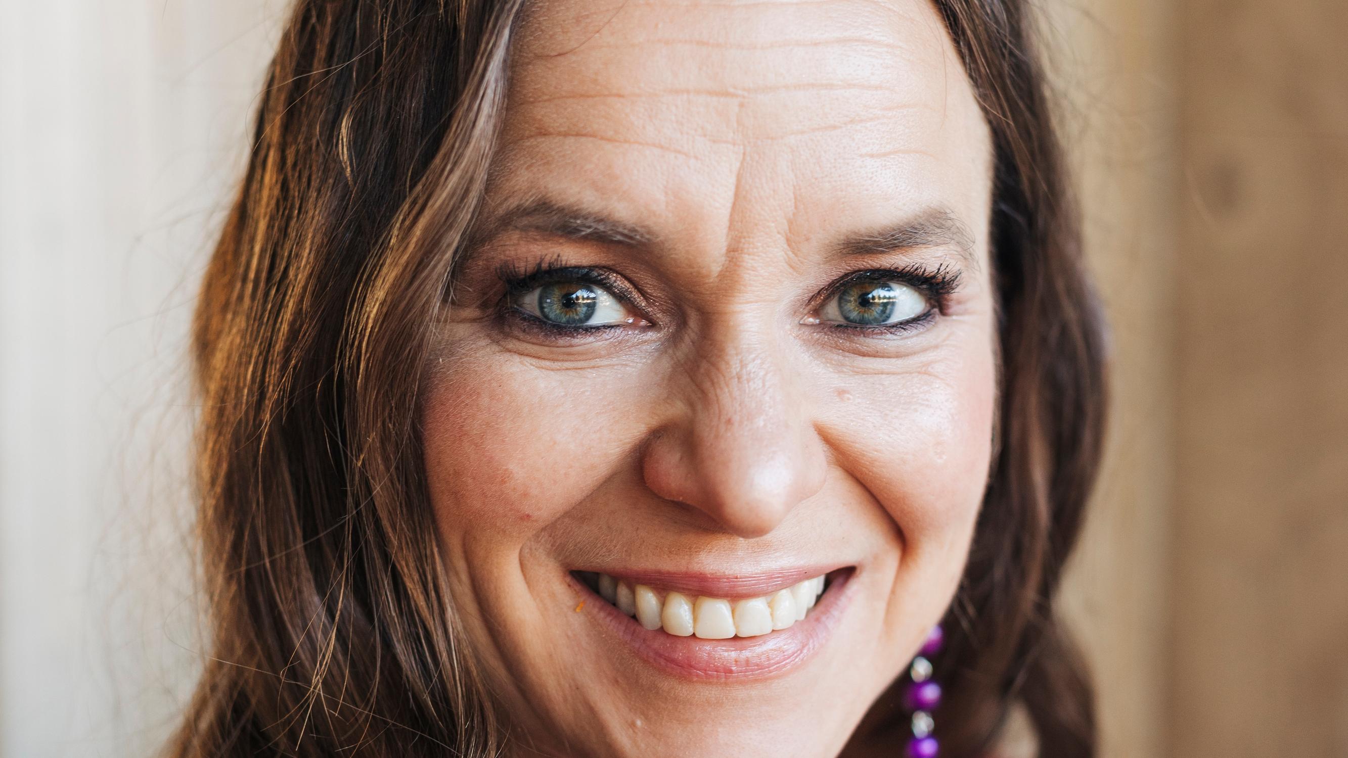 Kirjailija Satu Rämön elämänfilosofia on suorastaan nerokas, ja siitä on hyötyä kenelle tahansa: ”Se lisää onnellisuutta elämääni”