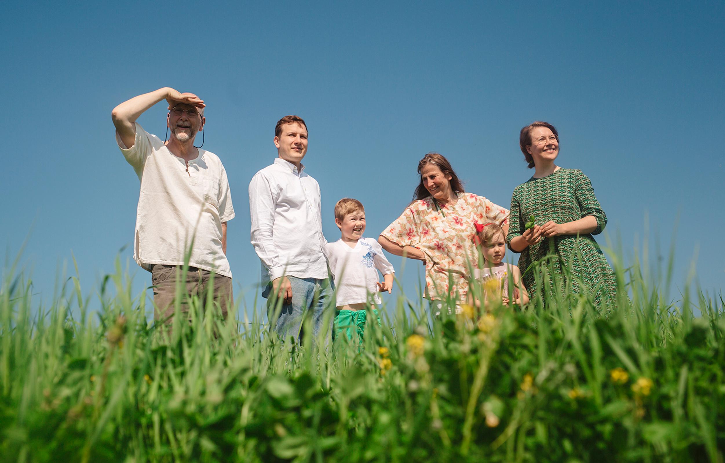 Pehmeä vallankumous: nuori polvi otti ohjat Frantsilan yrttitilalla