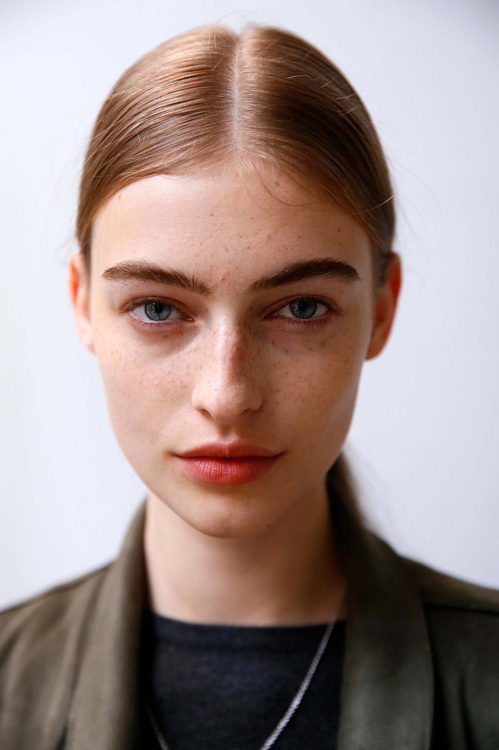 Tämän kevään tärkein hiustrendi: keskijakaus! Kurkkaa yhdeksän ihanaa hiustyyliä