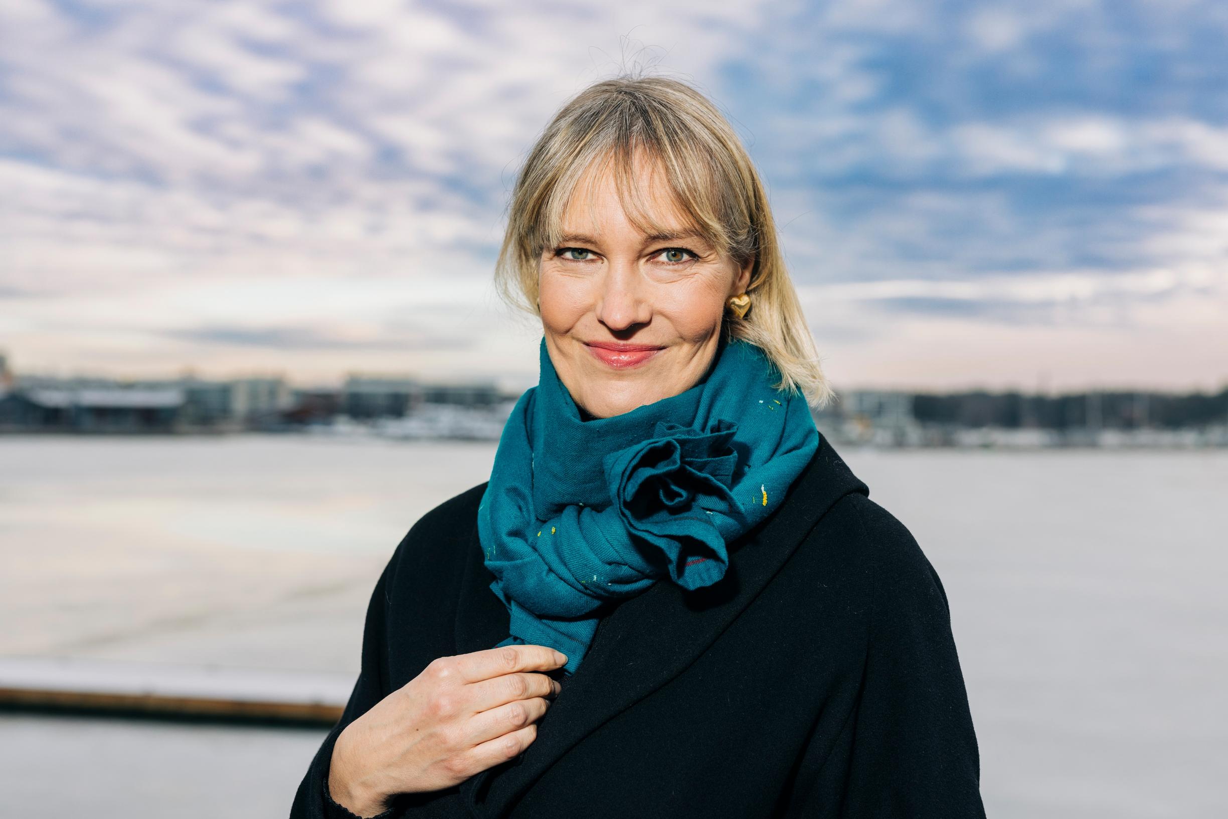 Riikka Suominen ravistelee parisuhdenormeja omassa työssään ja elämässään: ”Ennen suhteen avaamista vaadin liikaa itseltäni, puolisoltani ja itse suhteelta”