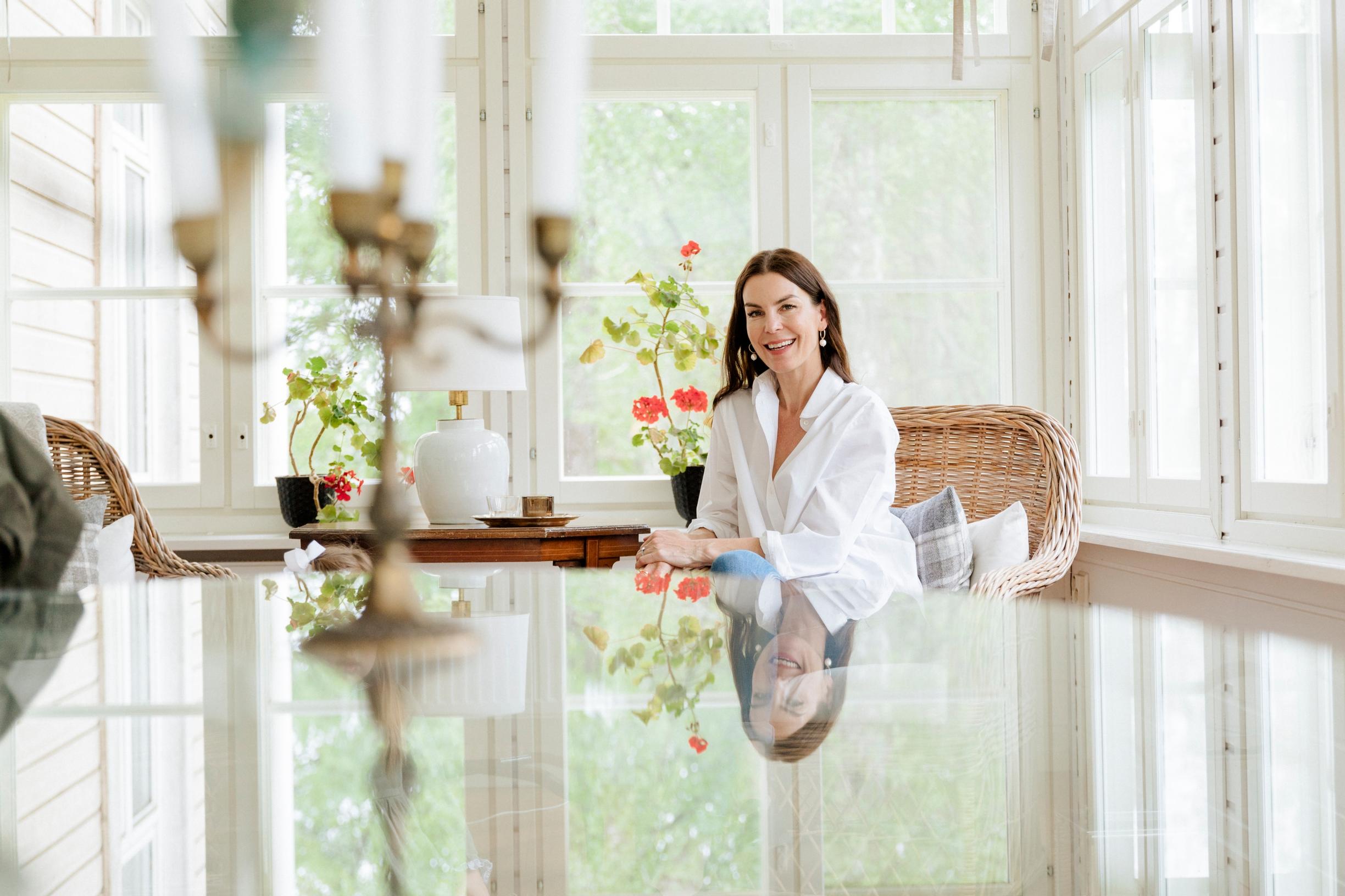 250 hehtaaria maata ja yhtä monta Hereford-nautaa! Historioitsija Riikka-Maria Rosenbergin 300-neliöisessä viikonloppukodissa puuhasteltava ei lopu