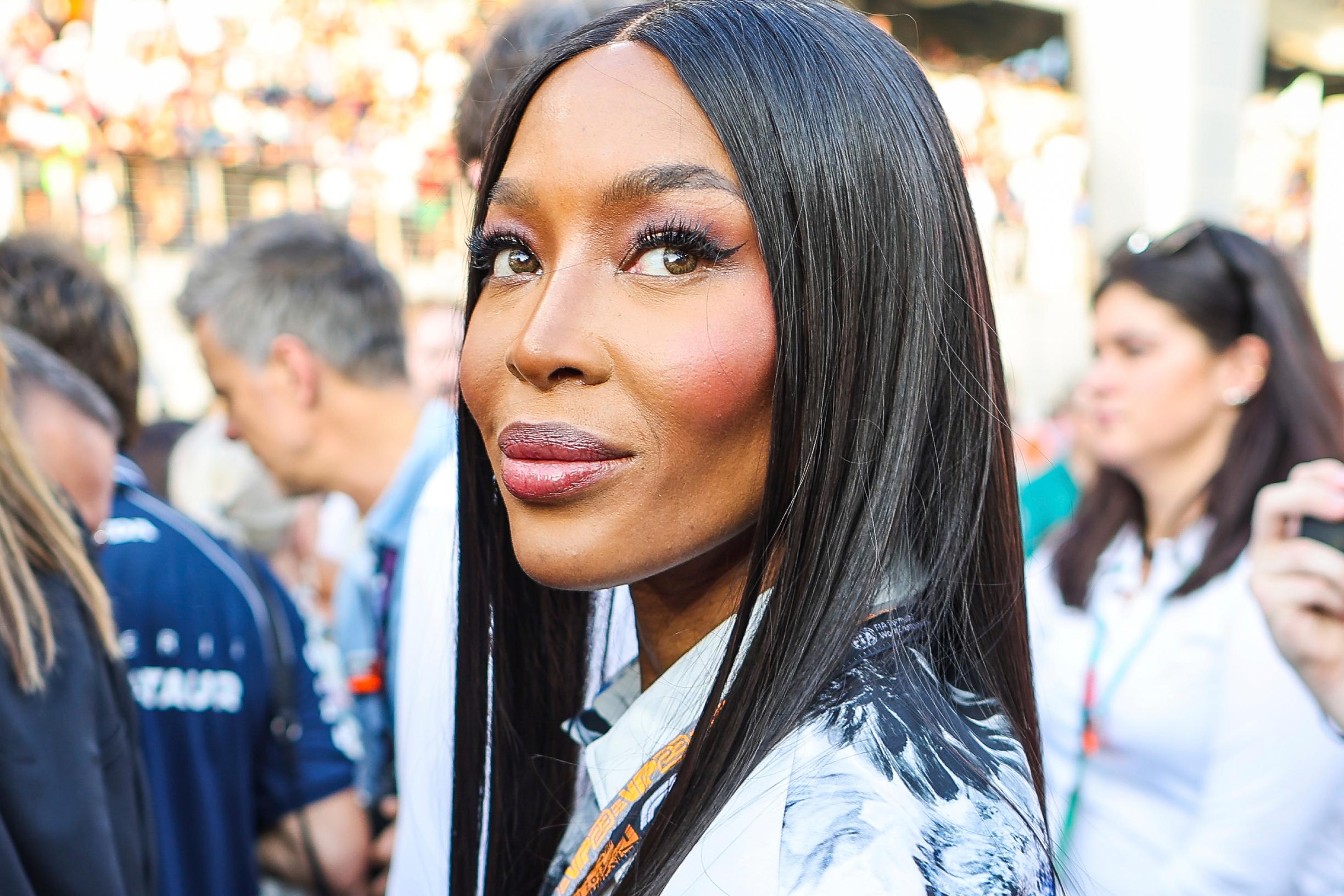 C-tyylillä levitetty poskipuna kohottaa ja lopputulos voi olla näkyvämpi kuin muissa tyyleissä.