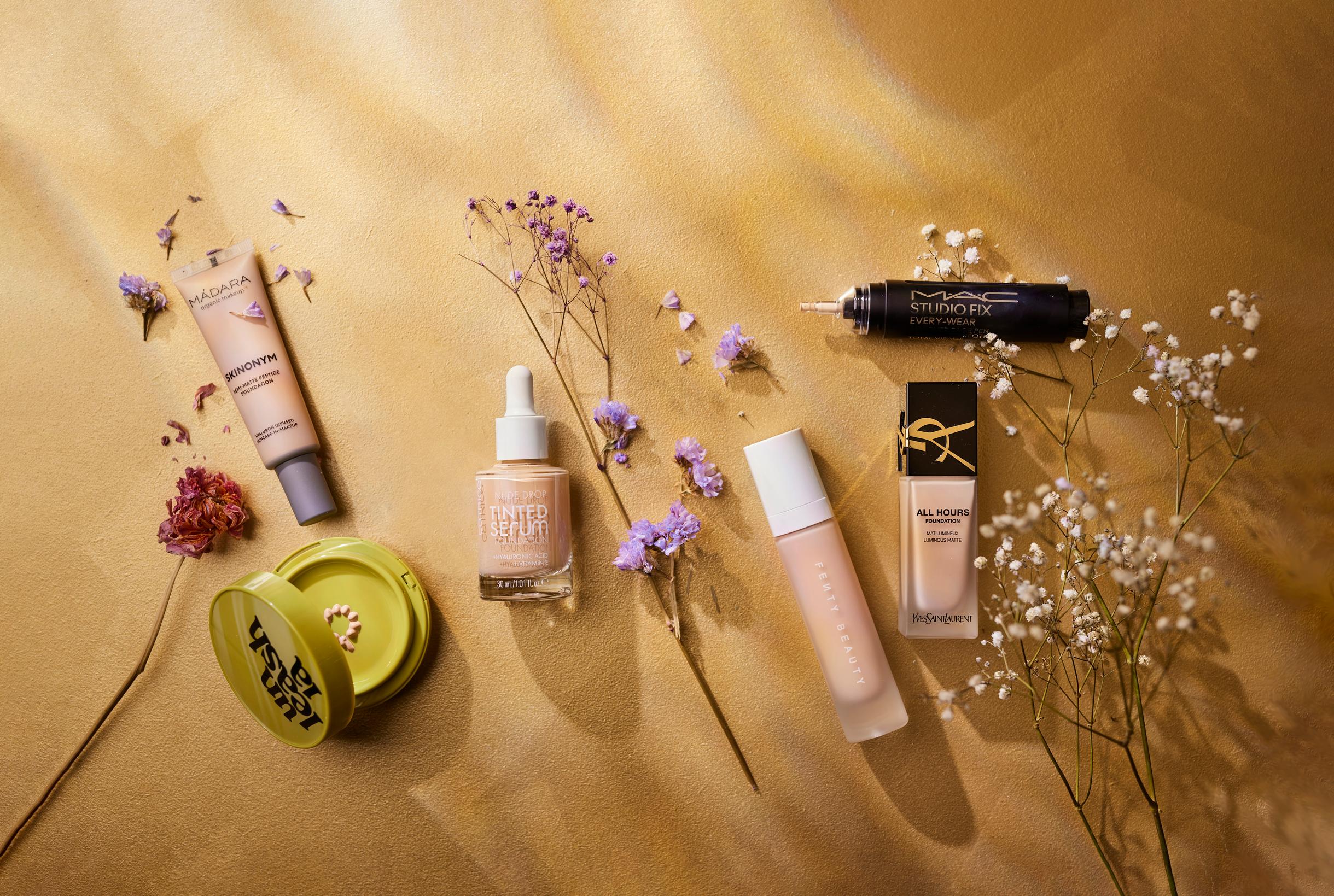 Haluatko meikkivoiteelta kuulautta vai peittävyyttä? Suurtestissä löytyi monta suosikkia – myös 9 euron huippulöytö