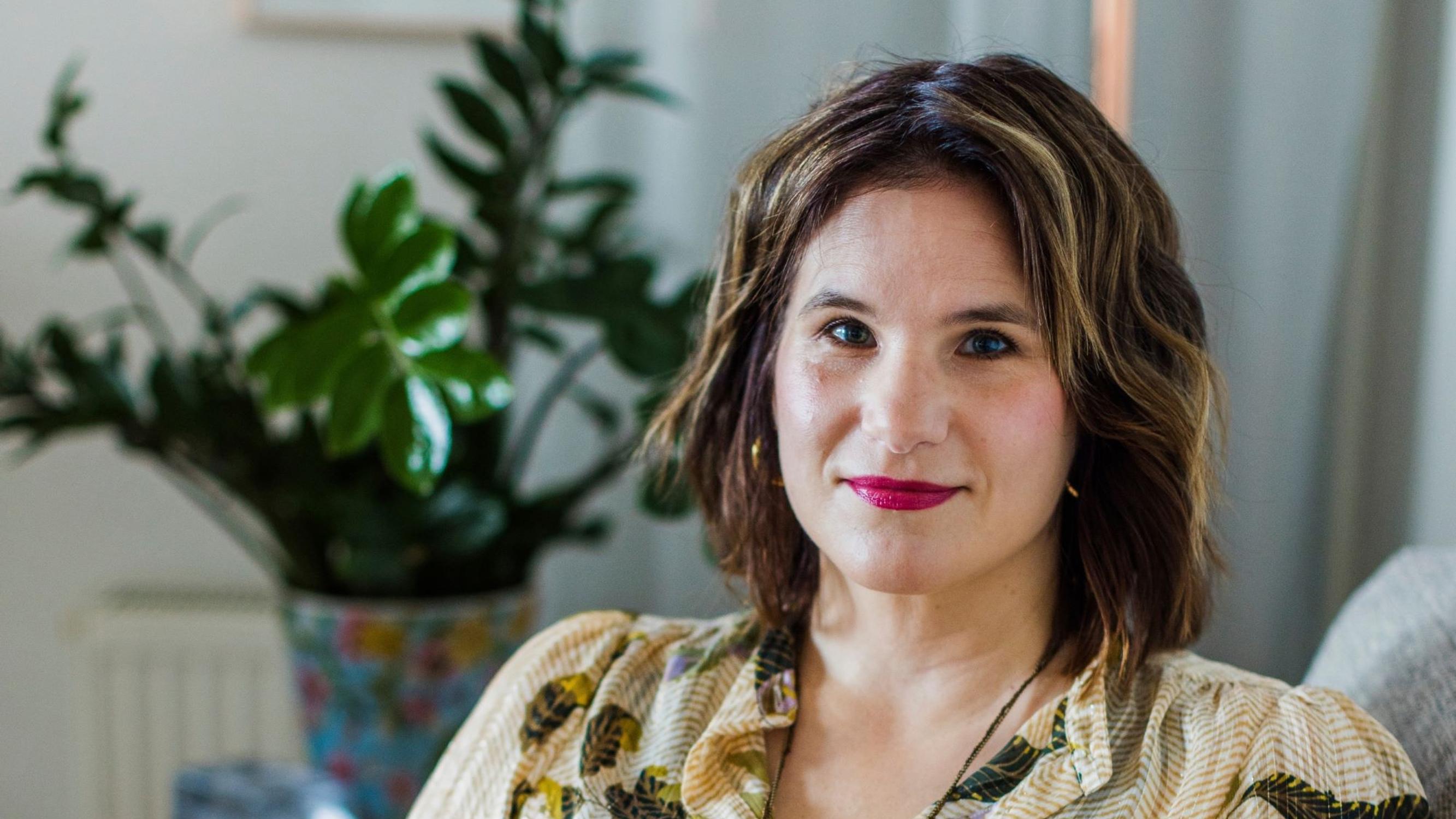 Tatiana Elf hoiti 20 vuotta muistisairasta äitiään – ja unohti, mitä on oma elämä: ”Kun jatkuva jännitystilani laukesi, painajaiset alkoivat”