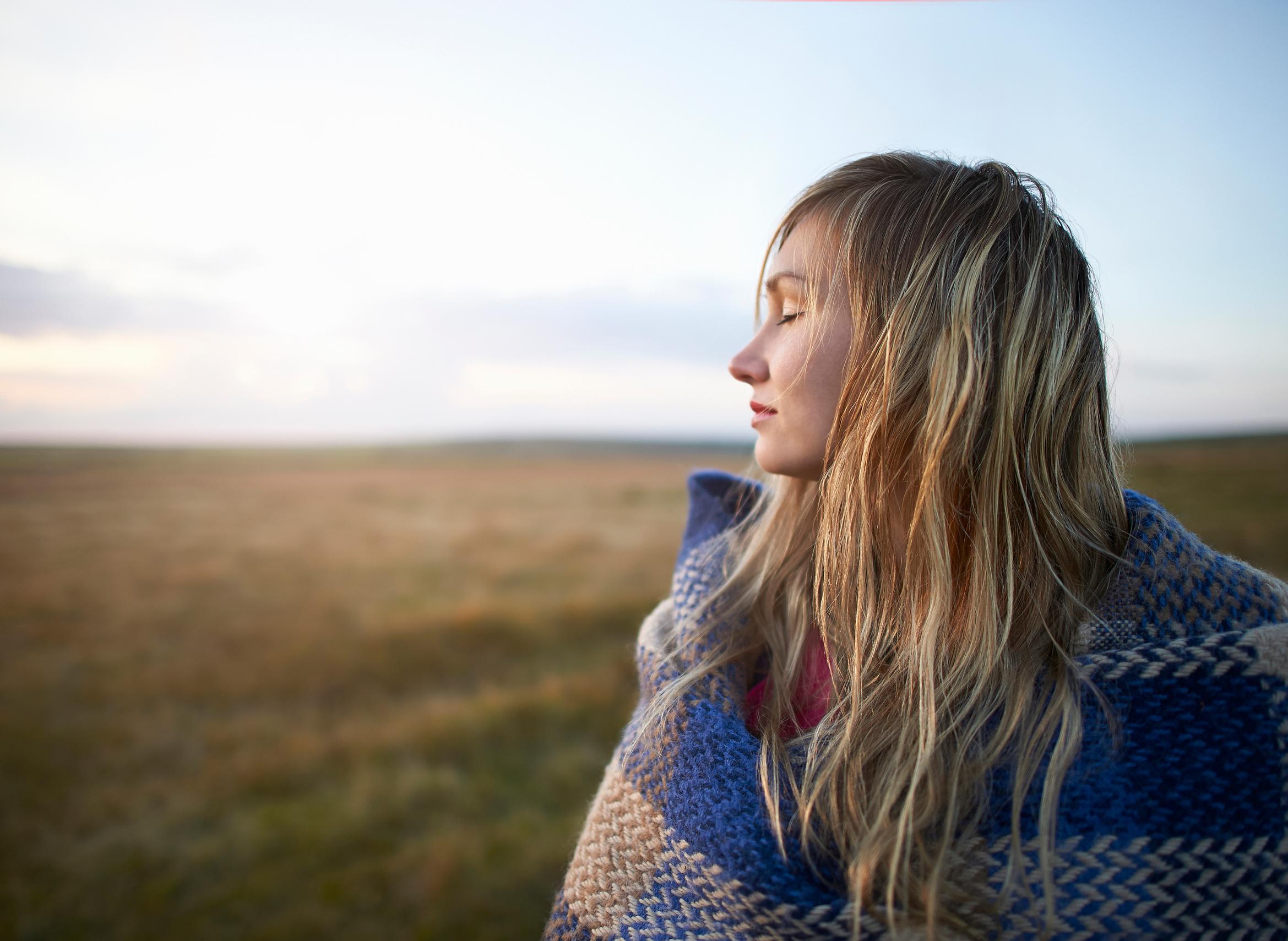 Kärsitkö sydämentykytyksistä, kivistääkö selkää ja uni ei tule? Oireiden takaa voi paljastua uupumus – näillä asiantuntijoiden neuvoilla opit tunnistamaan kehosi viestit
