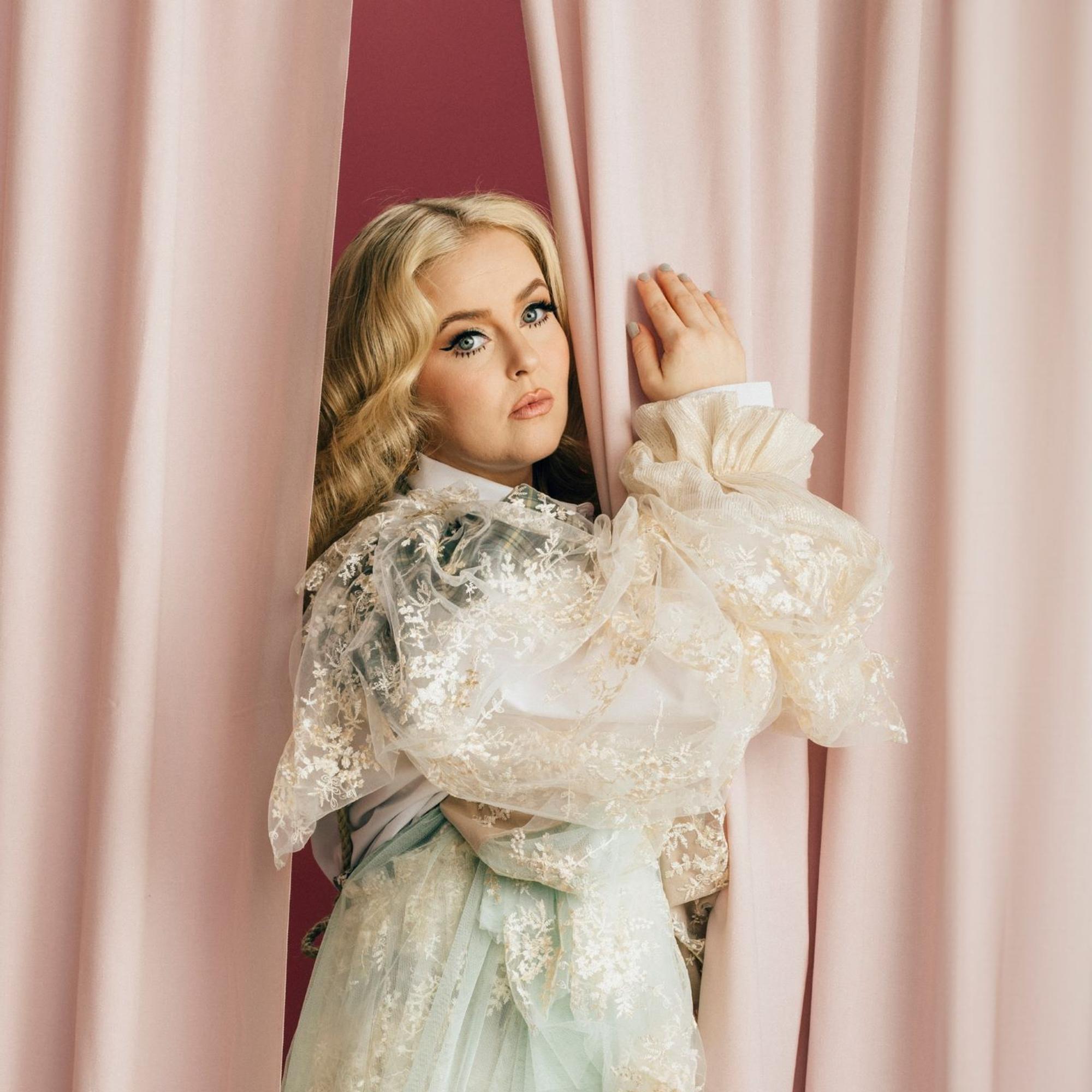 Ellinoora alkoi tehdä biisejä Samuli Sirviön kanssa ja rakastui – nyt he ovat musiikin voimapari: ”Onhan se vaativa yhdessäolon muoto”