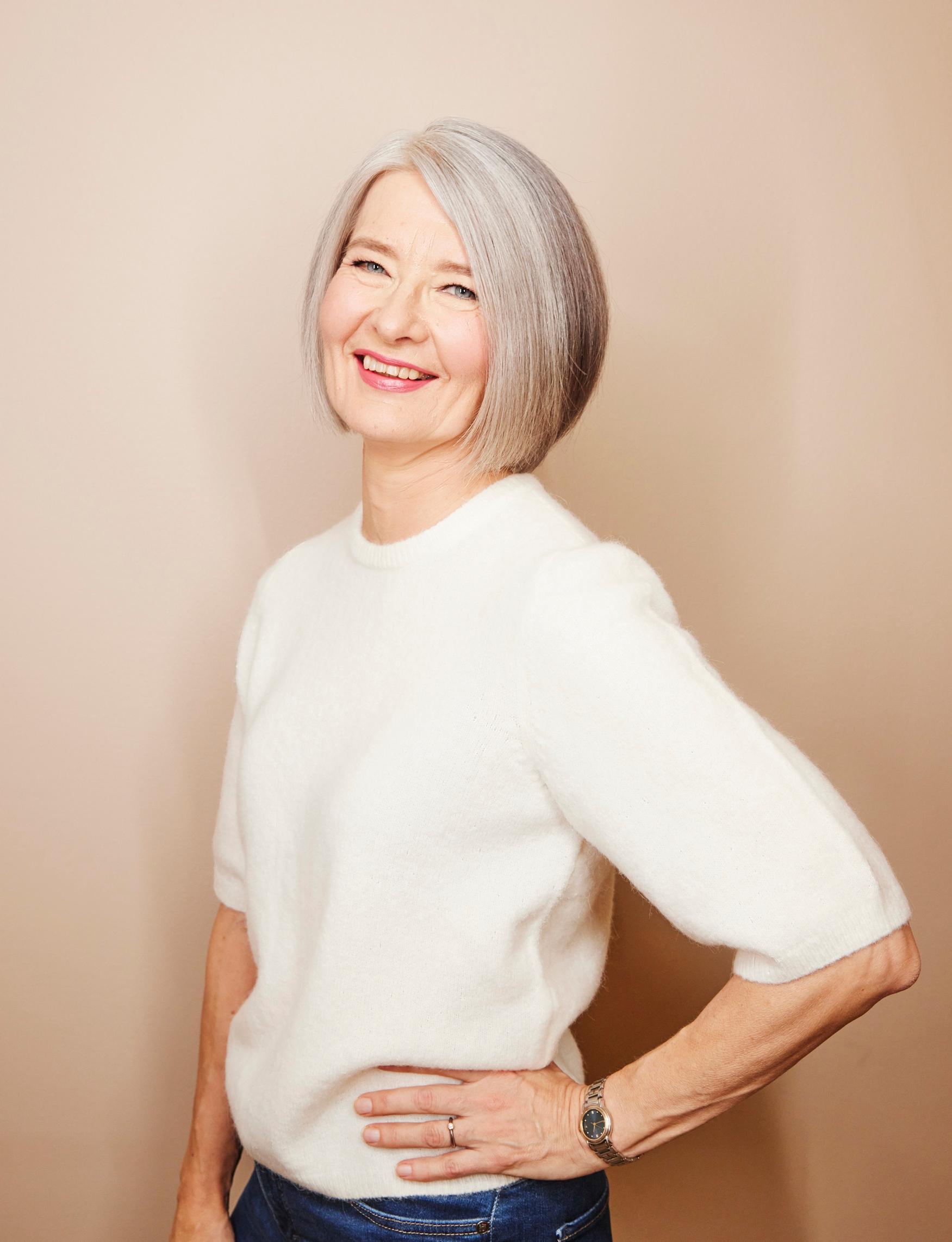 Ota kaikki ilo irti harmaista hiuksista – Arla sai hiusmuutoksessa lisää kiiltoa, kampausideoita ja täsmävinkit meikkiin 