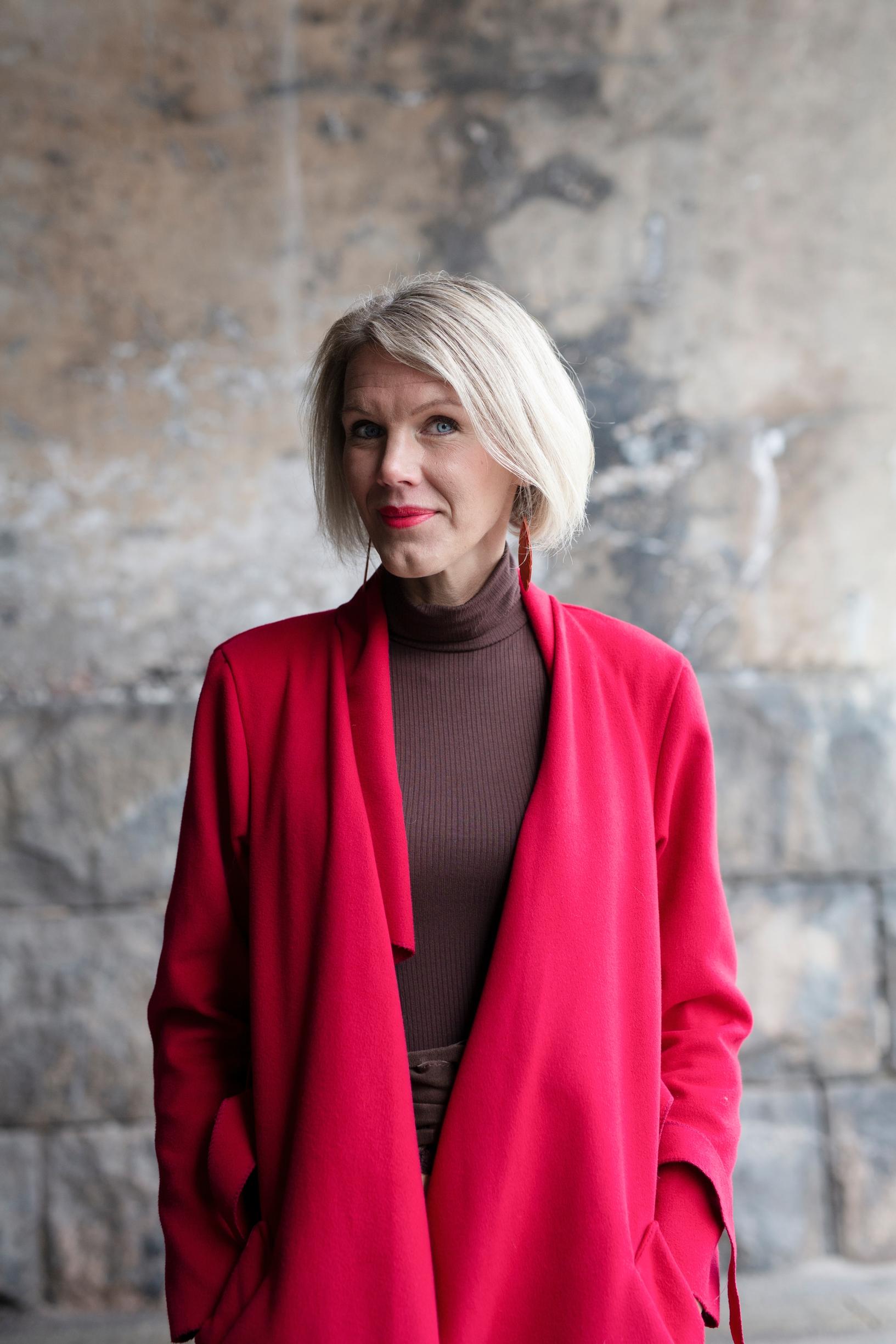 ”Työskentelen paljon seksuaalisuuden pimeän puolen parissa. Siksi on aivan ihanaa päästä puhumaan siitä, miten seksuaalisuuden ilon voi löytää omassa parisuhteessaan. Se voi myös ehkäistä uskottomuutta”, Pia Rendic sanoo.