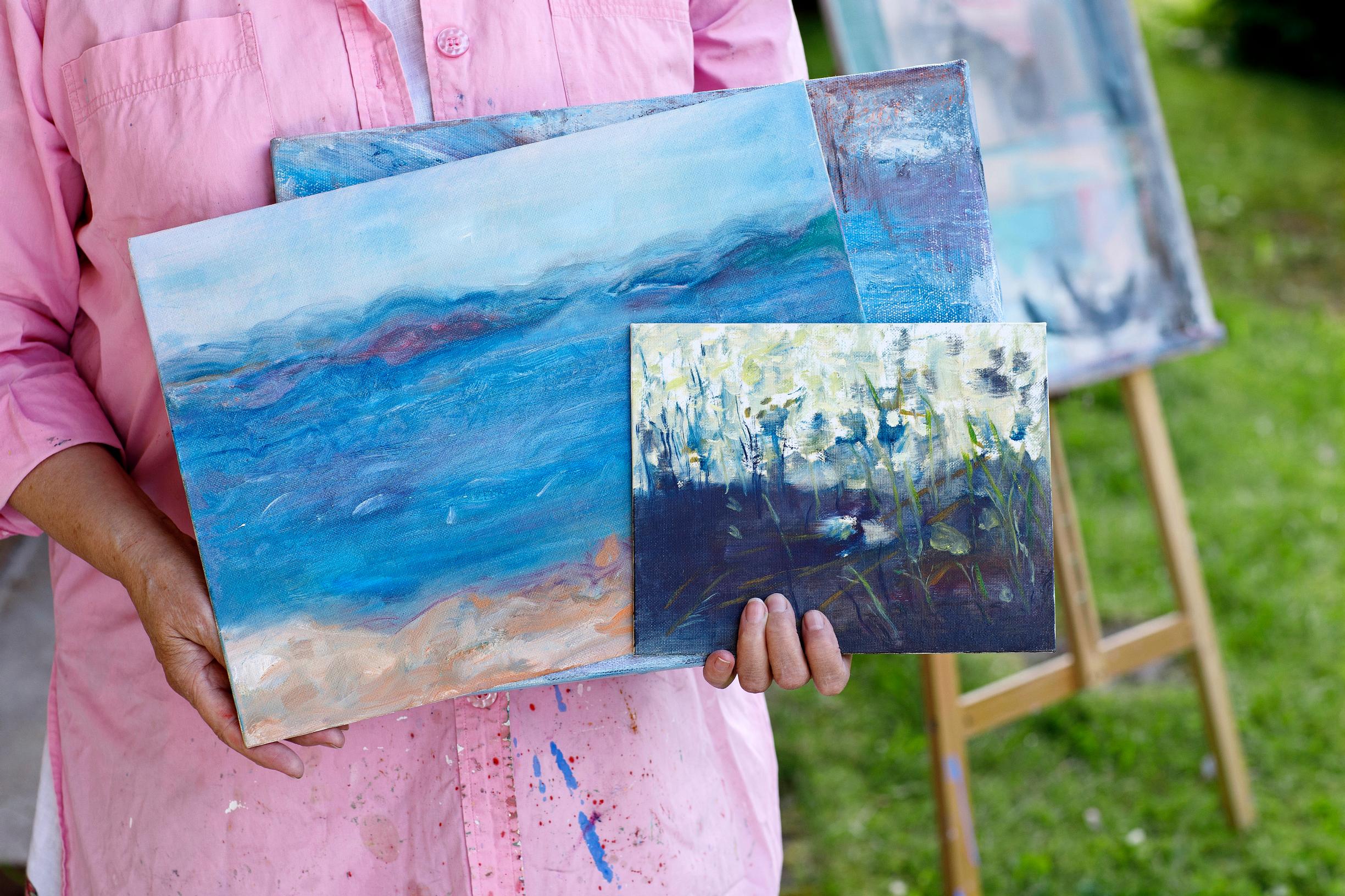 Taide voi auttaa muutoksessa myös ihmistä, joka ei usko olevansa taiteellinen – miten taideterapia oikein toimii? 