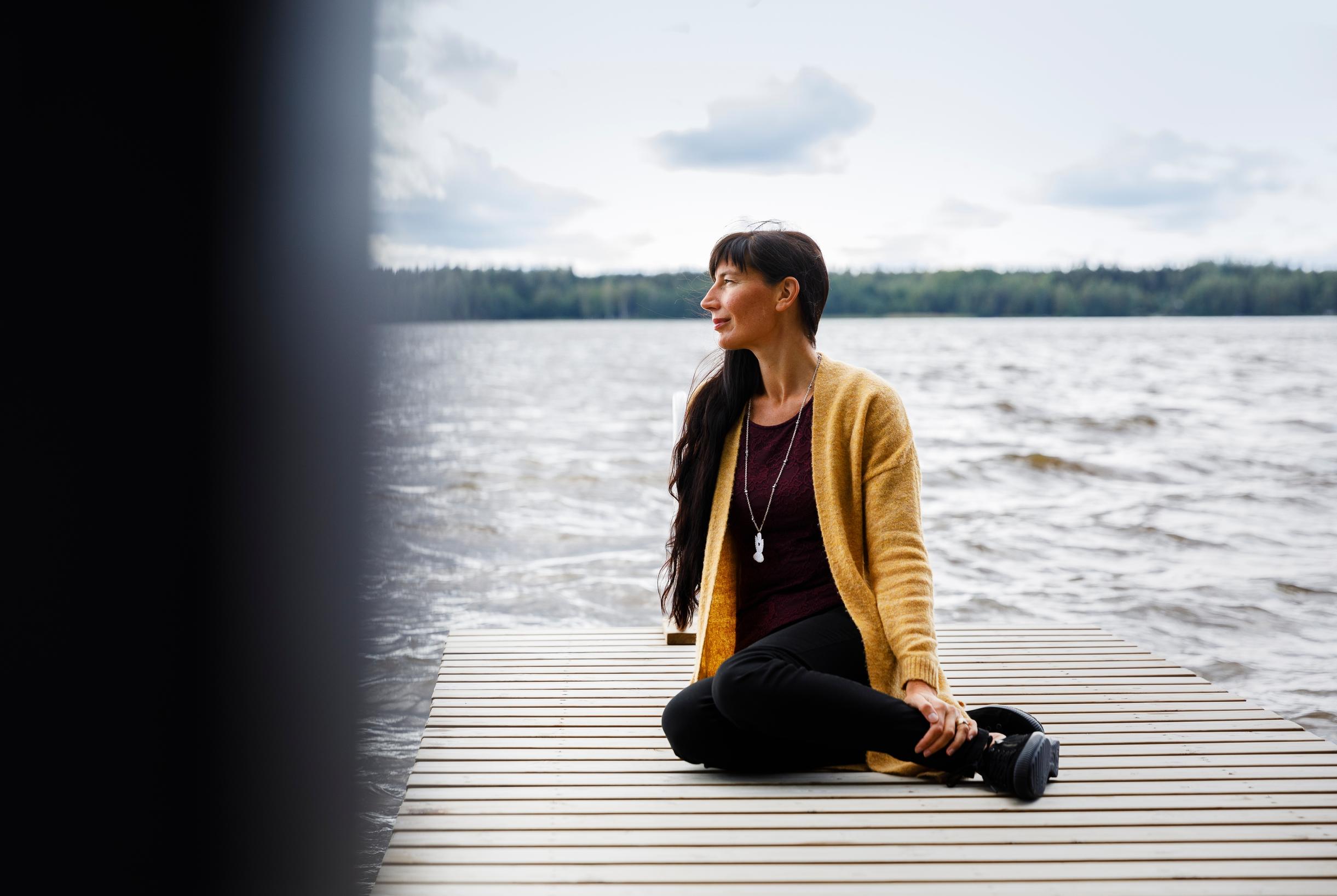 Monican tytär sai toisinaan kuulla hoitoa hakisessaan, ettei hän vaikuttanut tarpeeksi masentuneelta tai itsetuhoiselta. ”Toivon, että jos nuorella on rohkeutta sanoa olevansa masentunut ja voimia hakea apua, hänet otettaisiin tosissaan.”