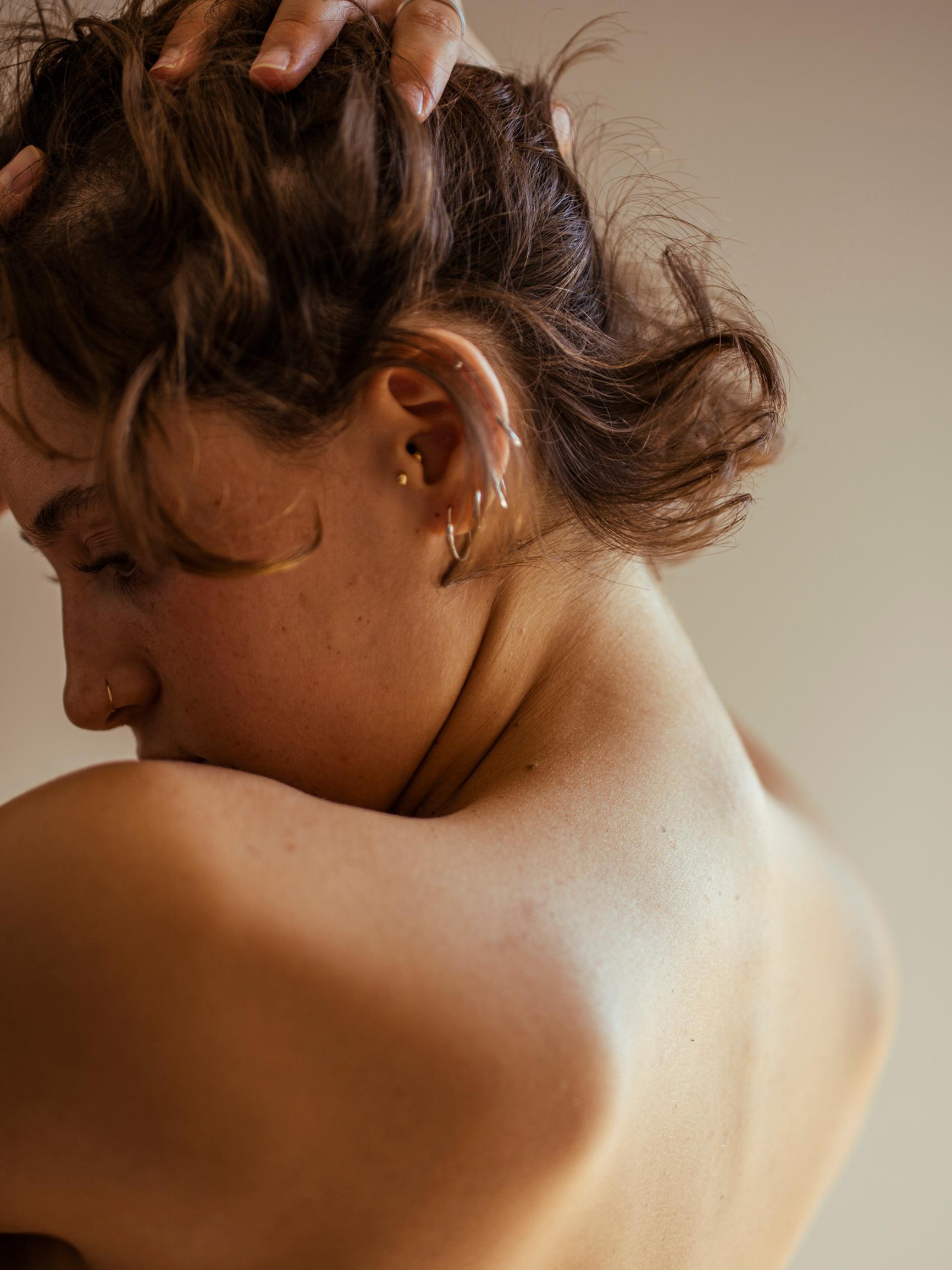 Tämä 80-luvulta tuttu hiusten muotoilulaite tuo ohueen tukkaan kunnolla tuuheutta – 4 edullista vaihtoehtoa