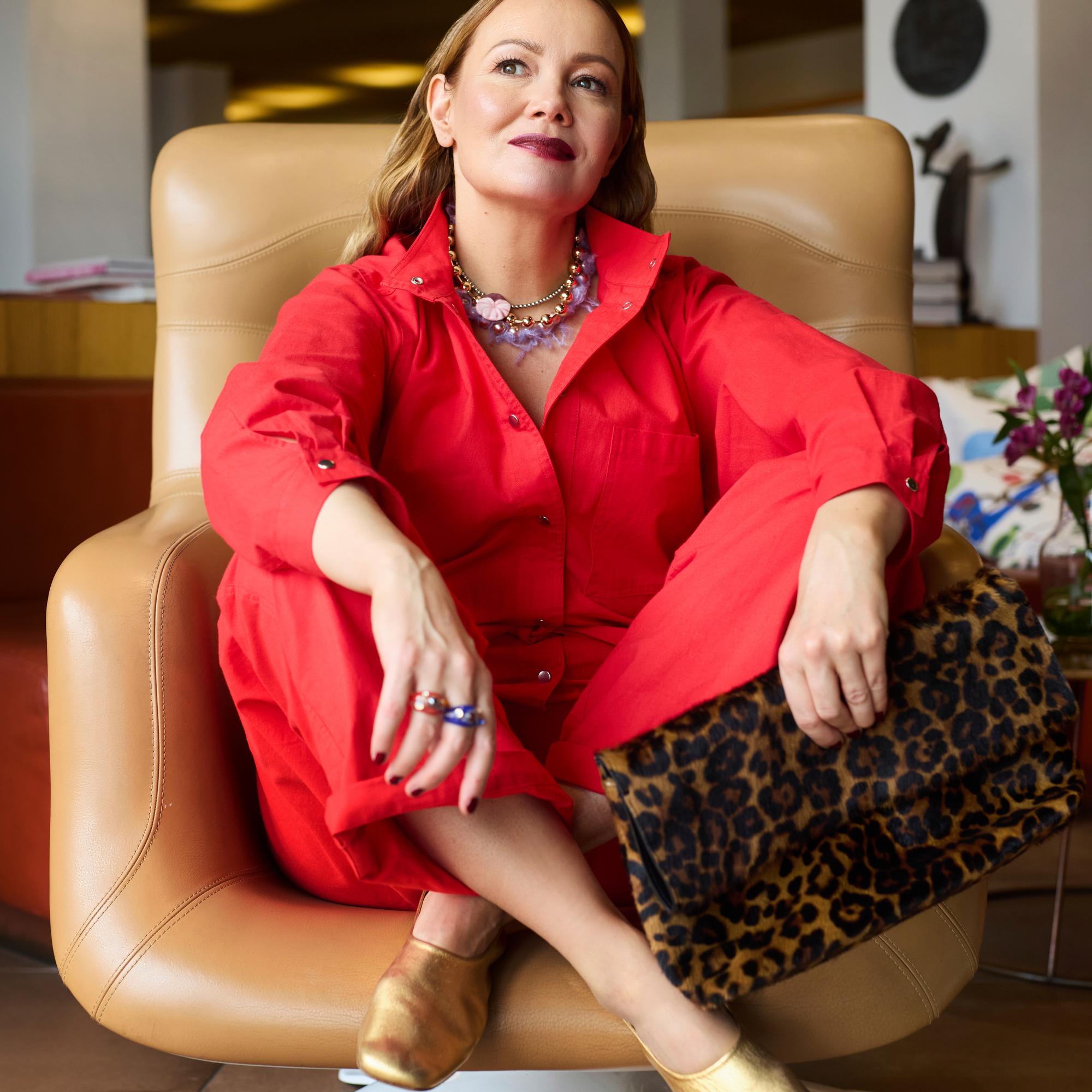 Tältä näyttää kevään värikäs juhlamuoti Marja Hintikan päällä – näillä yhdistelmillä saat hetkessä monta uutta asua