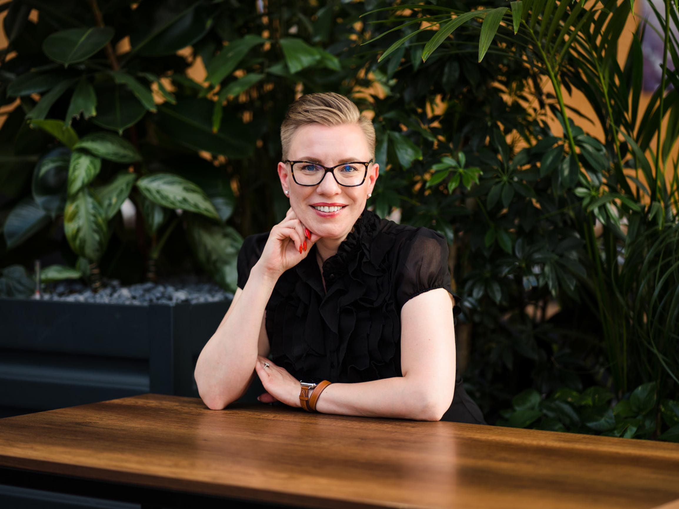 Emmillä, 37, oli huippupesti Sveitsissä, Birkin-laukku ja Maserati-auto – sitten nousukiito katkesi rajulla tavalla