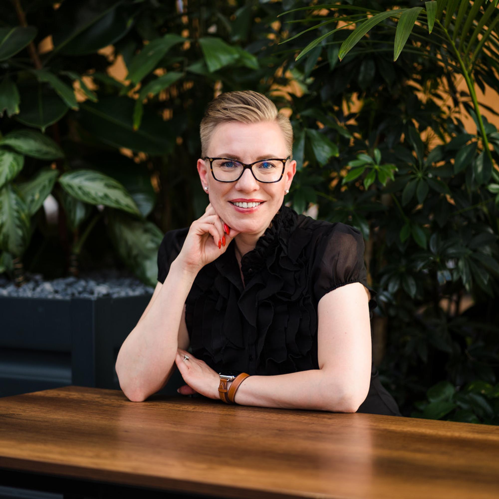 Emmillä, 37, oli huippupesti Sveitsissä, Birkin-laukku ja Maserati-auto – sitten nousukiito katkesi rajulla tavalla