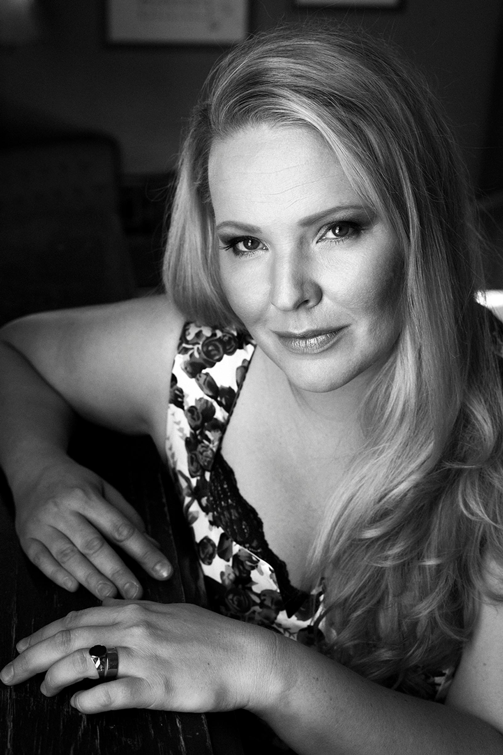 Milja Kauniston kirjasuosikit: ”Pahuuden kuvaus saa minut järkyttymään”