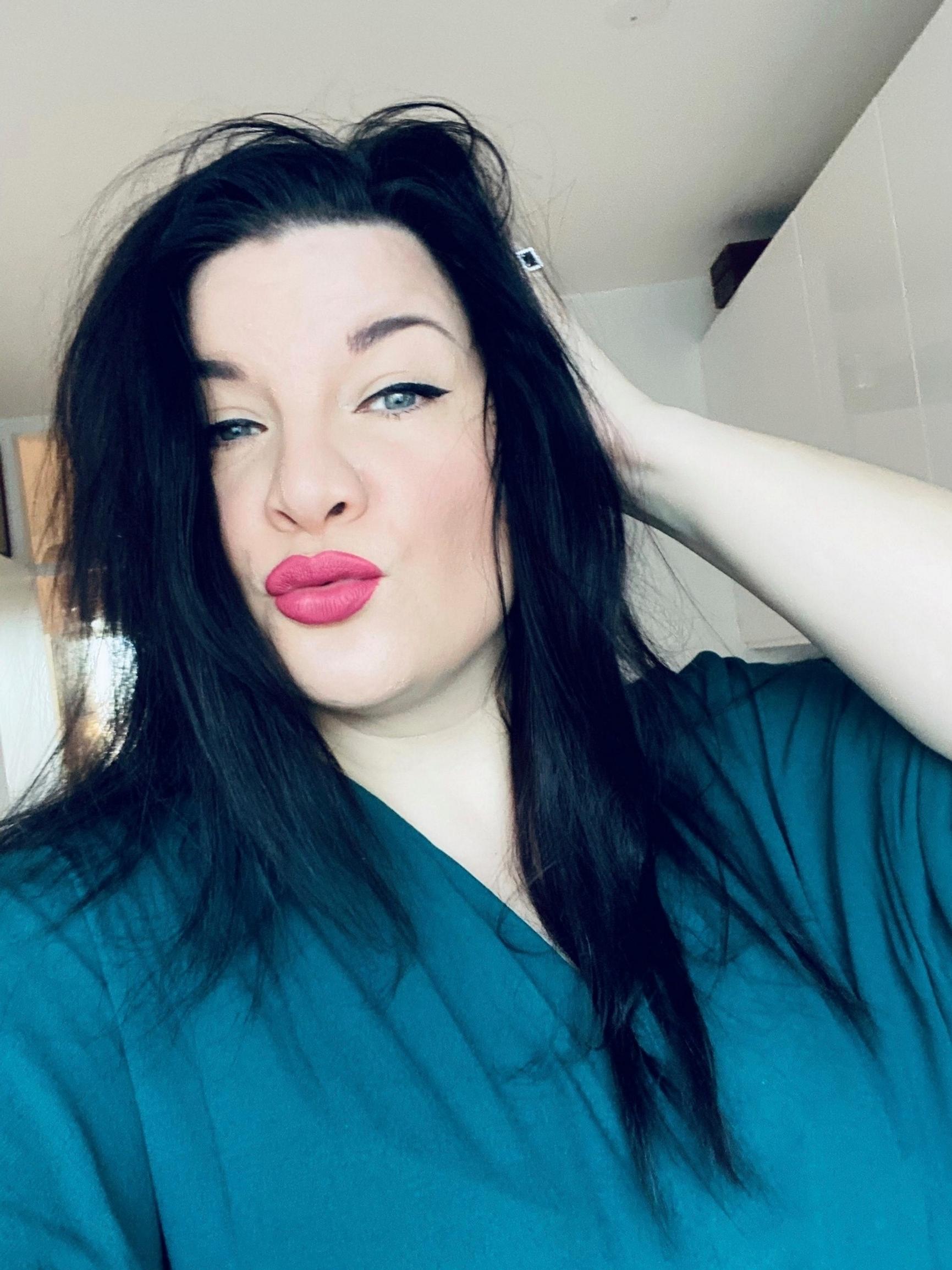 Laulaja Hanna Pakarinen myöntää kokeneensa ulkonäköpaineita, mutta lähinnä sisältäpäin: ”Olen ollut itseni pahin kritisoija”