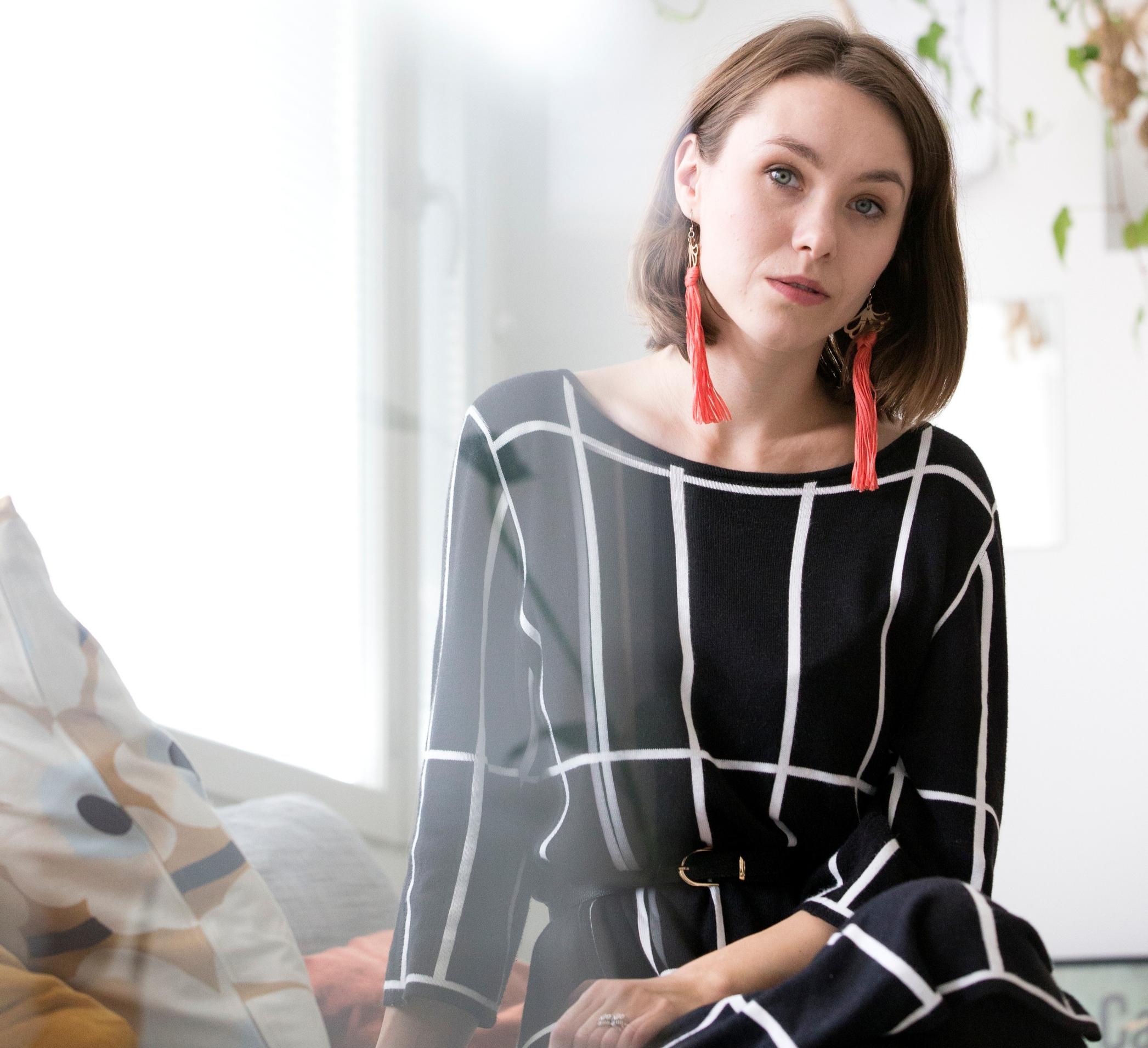 Nuoruuden abortit seurasivat Lauran mukana pitkään – "Sain seksikasvatuksen Corollan takapenkillä"