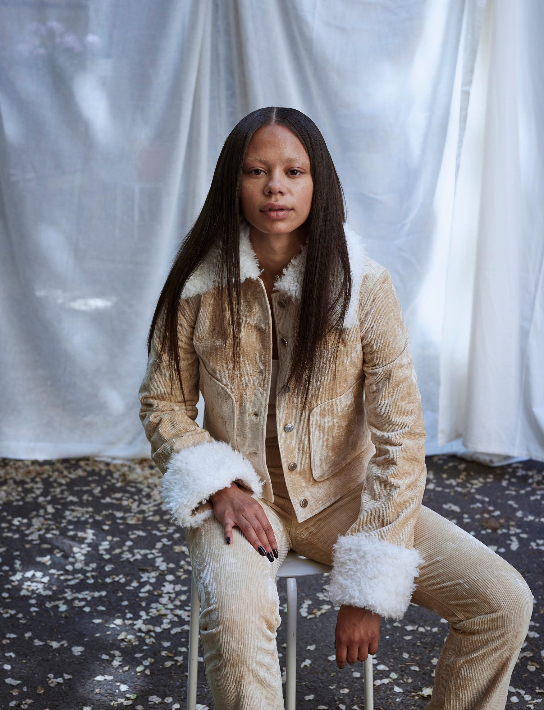 Samettitakki 695 e ja -housut 375 e, Filippa K.