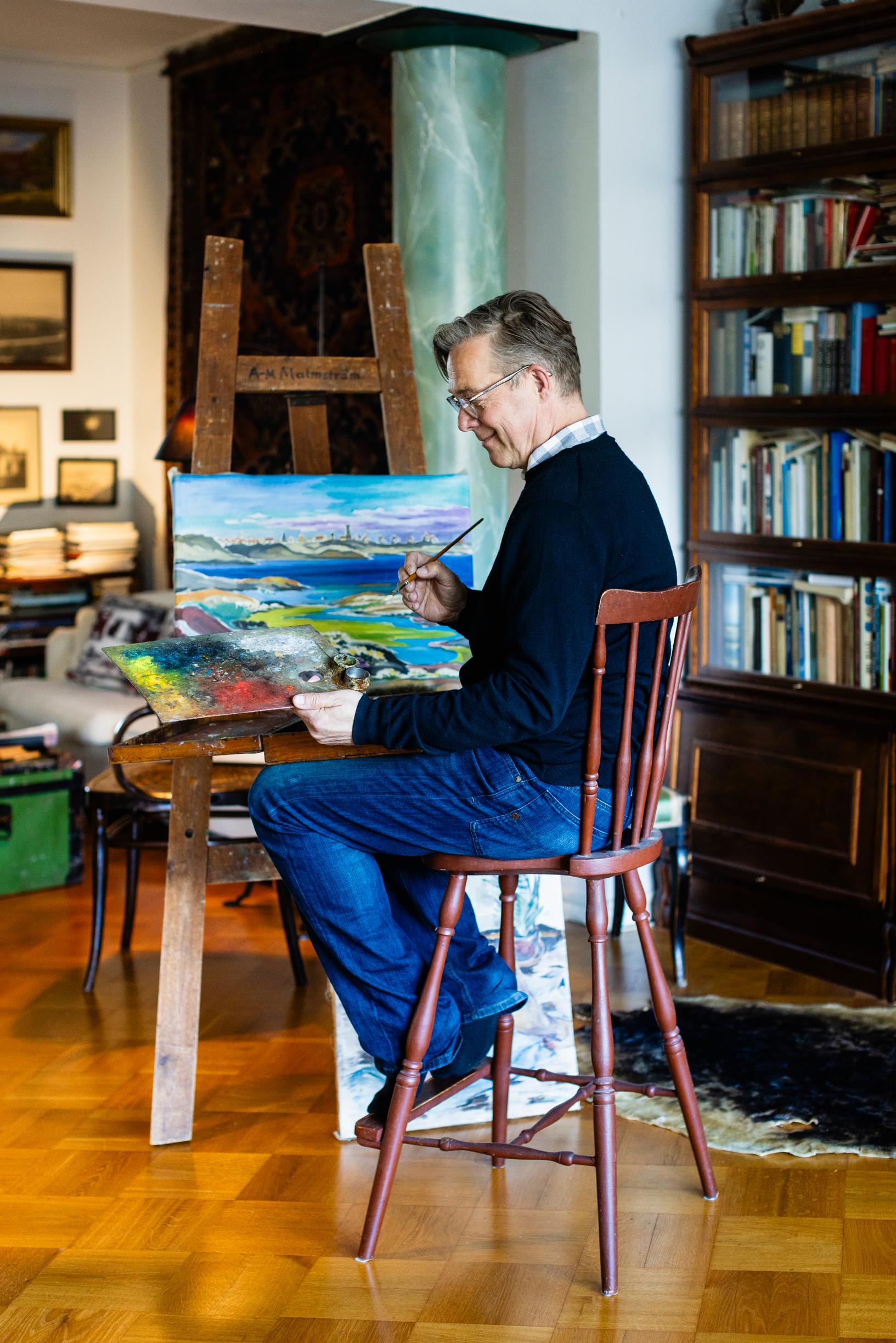 Maalausteline on peritty ystävältä, Fred Negendanckilta. Fredin piirustusopettaja Ann- Marie Häyrén oli taiteilija Helene Schjerfbeckin yksityisoppilas. Rikolla on tallella Ann-Marien töitä.