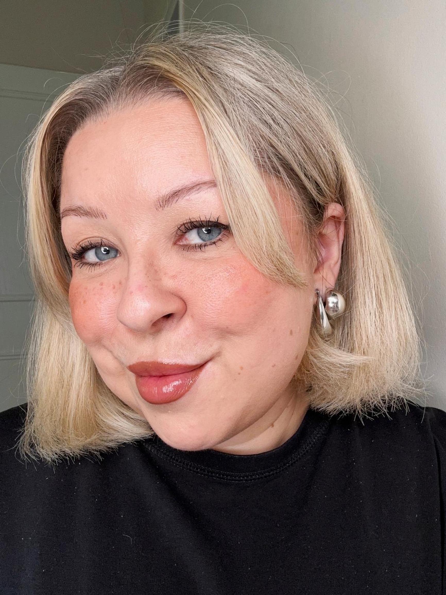Kun Miia alkoi tehdä somea työkseen, oma ulkonäkö alkoi harmittaa: ”Pitäisi olla nuori ja hoikka, jotta minut haluttaisiin edustamaan brändejä”
