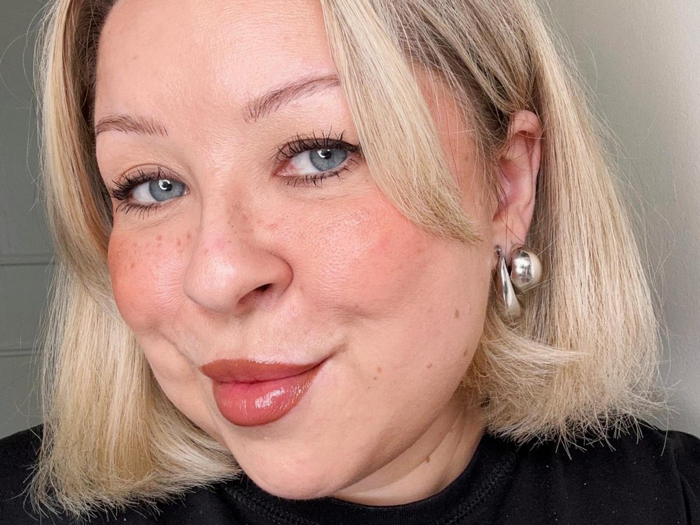 Kun Miia alkoi tehdä somea työkseen, oma ulkonäkö alkoi harmittaa: ”Pitäisi olla nuori ja hoikka, jotta minut haluttaisiin edustamaan brändejä”
