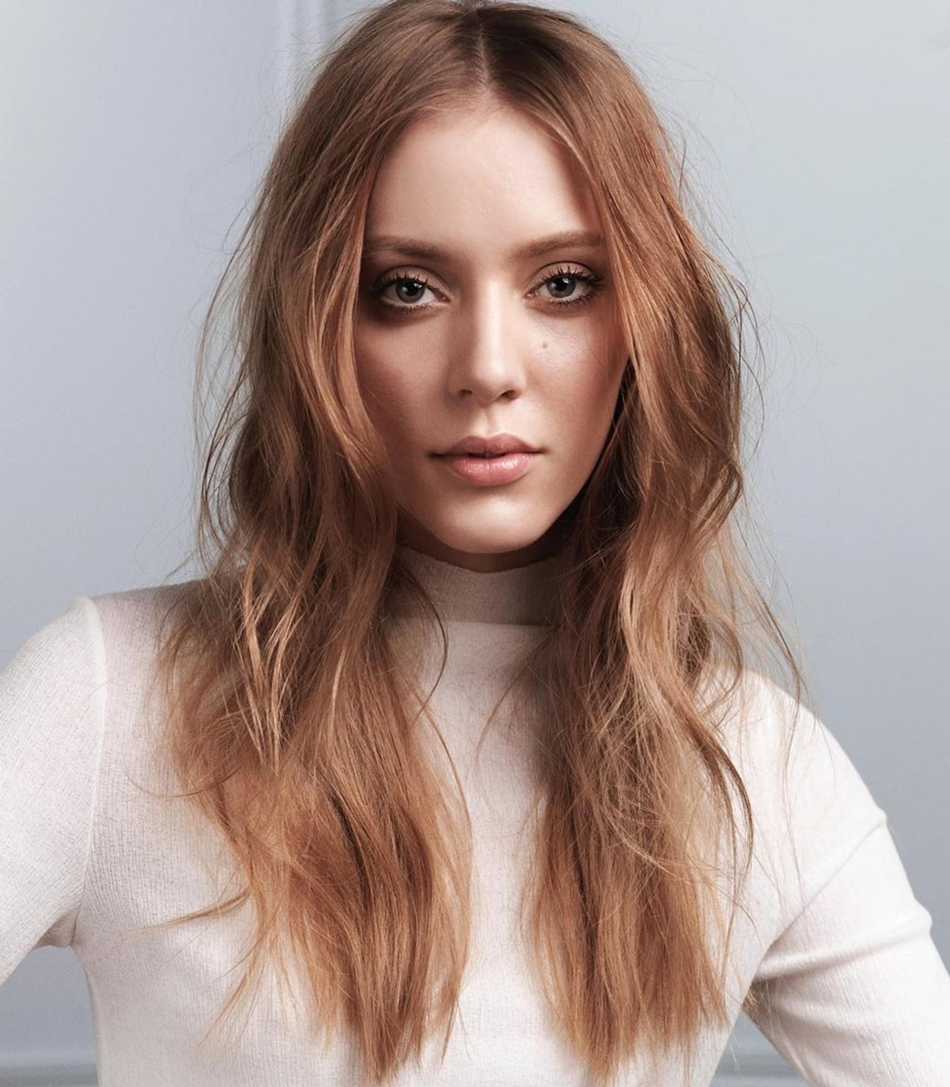 Kampausvinkki: tuuhea tukka luonnollisilla laineilla 