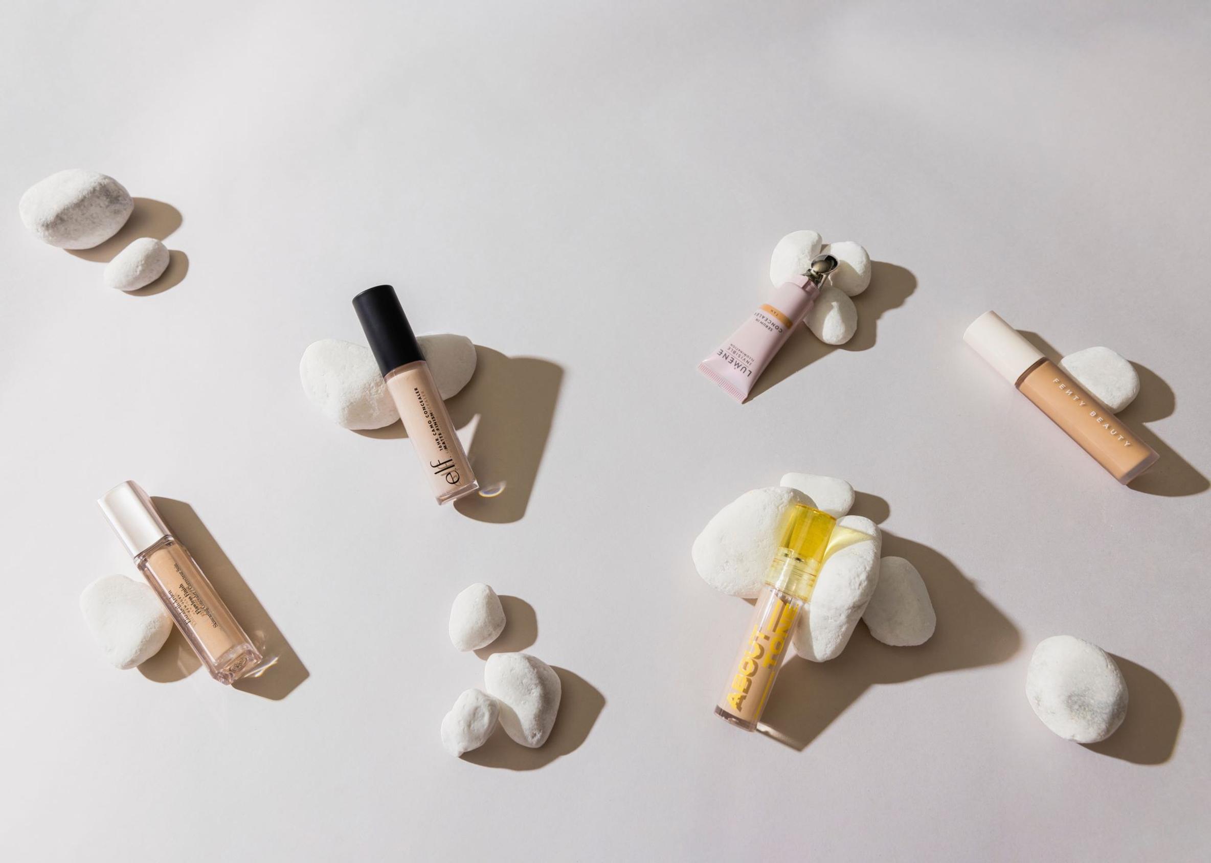 Testasimme vuoden 2023 uudet peitevoiteet – mukana alle 15 euron markettituote, joka kestää pitkään ja peittää isommatkin läikät