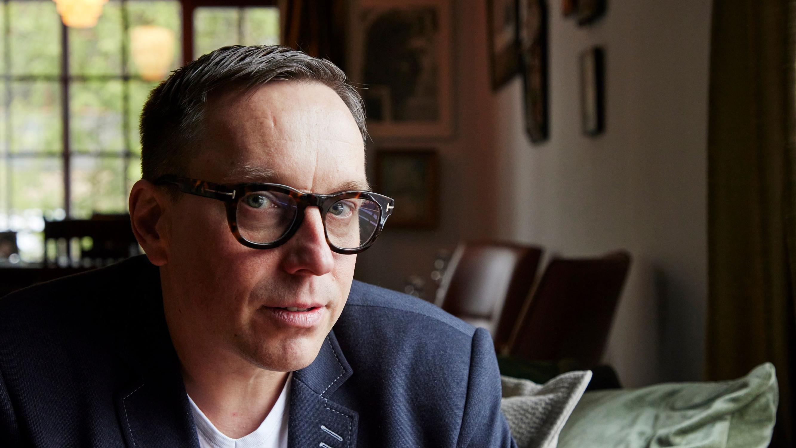 Kirjailija Johannes Lahtela kertoo totuuden hänen ja näyttelijä Anna-Leena Sipilän avioerosta – ilmoitti puhelimessa rakastuneensa toiseen