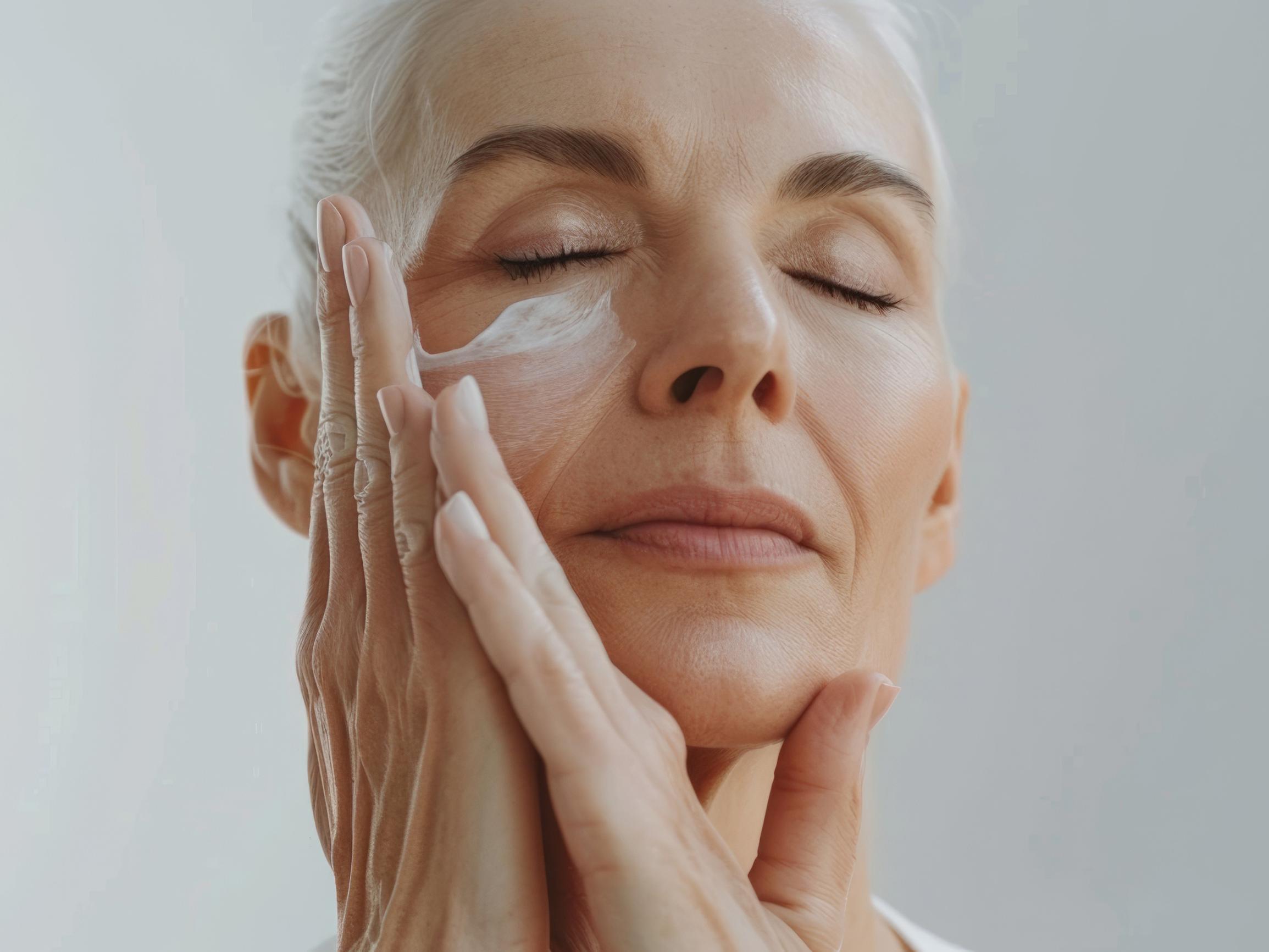 Toimitus valitsi 5 parasta ikääntyvän ihon silmänympärysvoidetta: ”Tuntuu kuin silmänaluset olisivat jo viikon käytön jälkeen sileämmät”