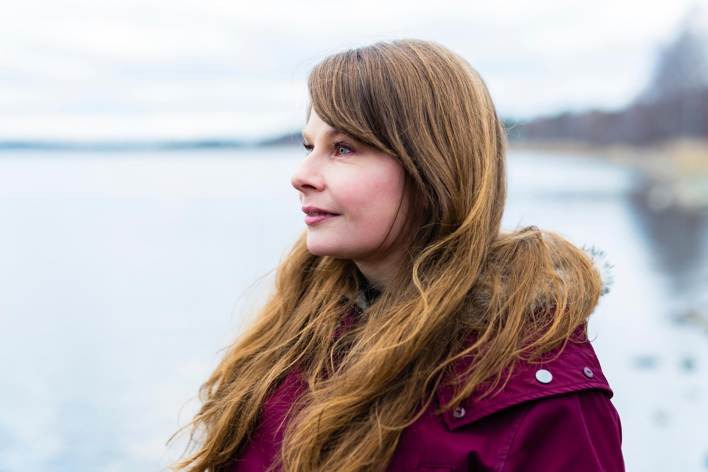 Kun Marika huomaa keskittyvänsä liikaa muiden tunteisiin, hän hakee turvaa meditaatiosta. ”Kun olen läsnä kehossani, olen turvassa.”