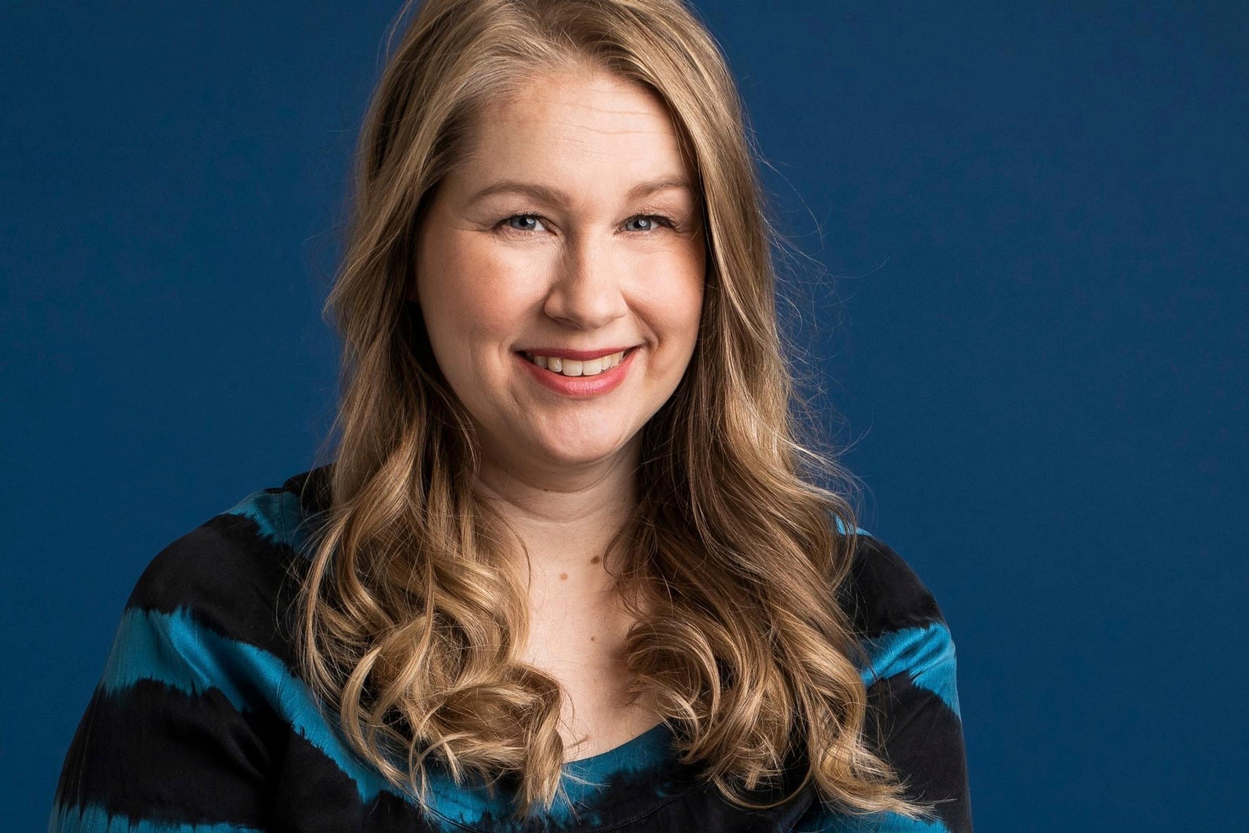 Leena Parkkisen upea lukuromaani Neiti Steinin keittäjätär vie matkalle mysteeriin – lue Eevan kirjavinkit