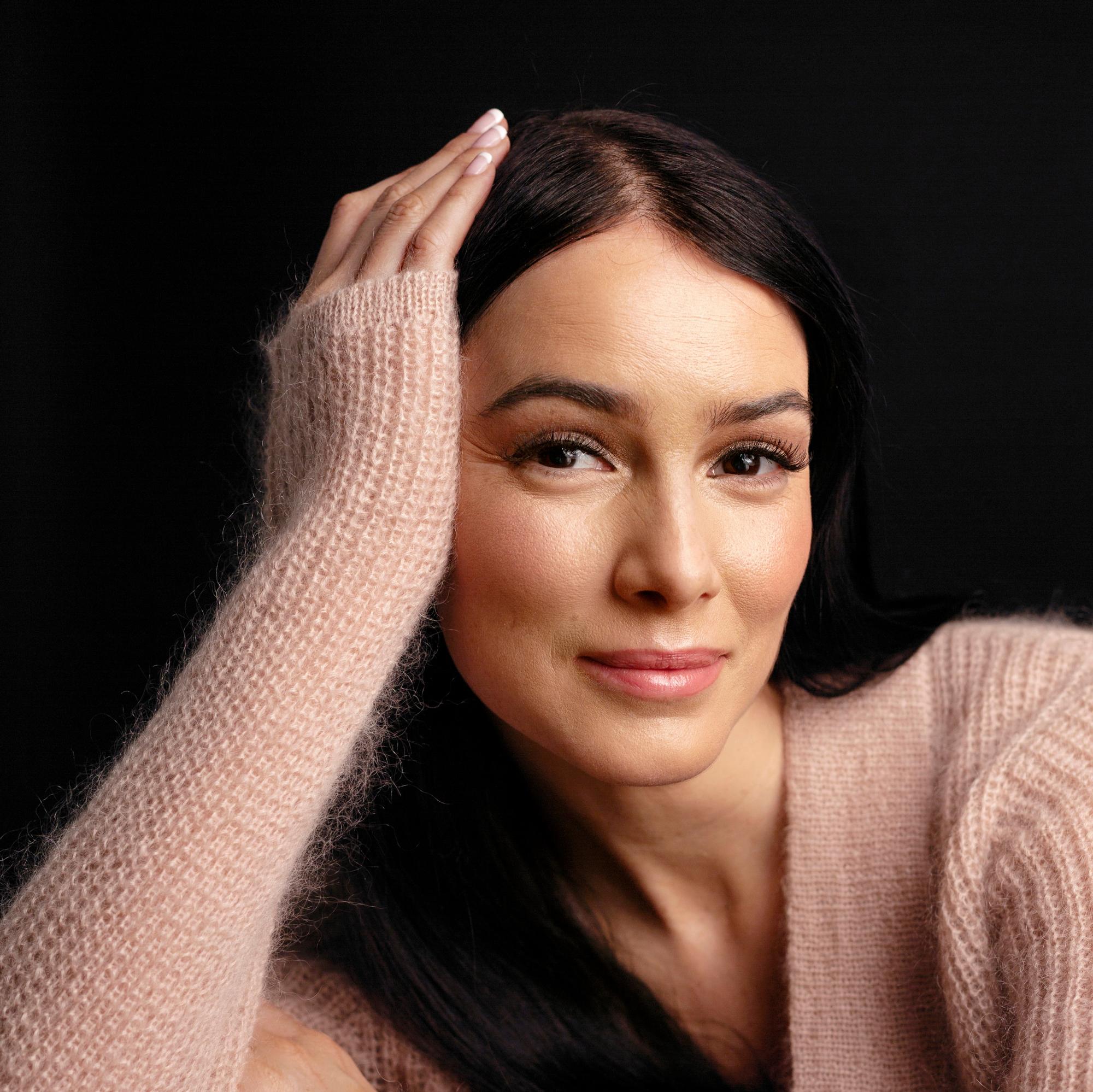 Sara La Fountain ja meikkivinkit: "Meikkaajat tietävät, että minulle saa aina lisätä poskipunaa"