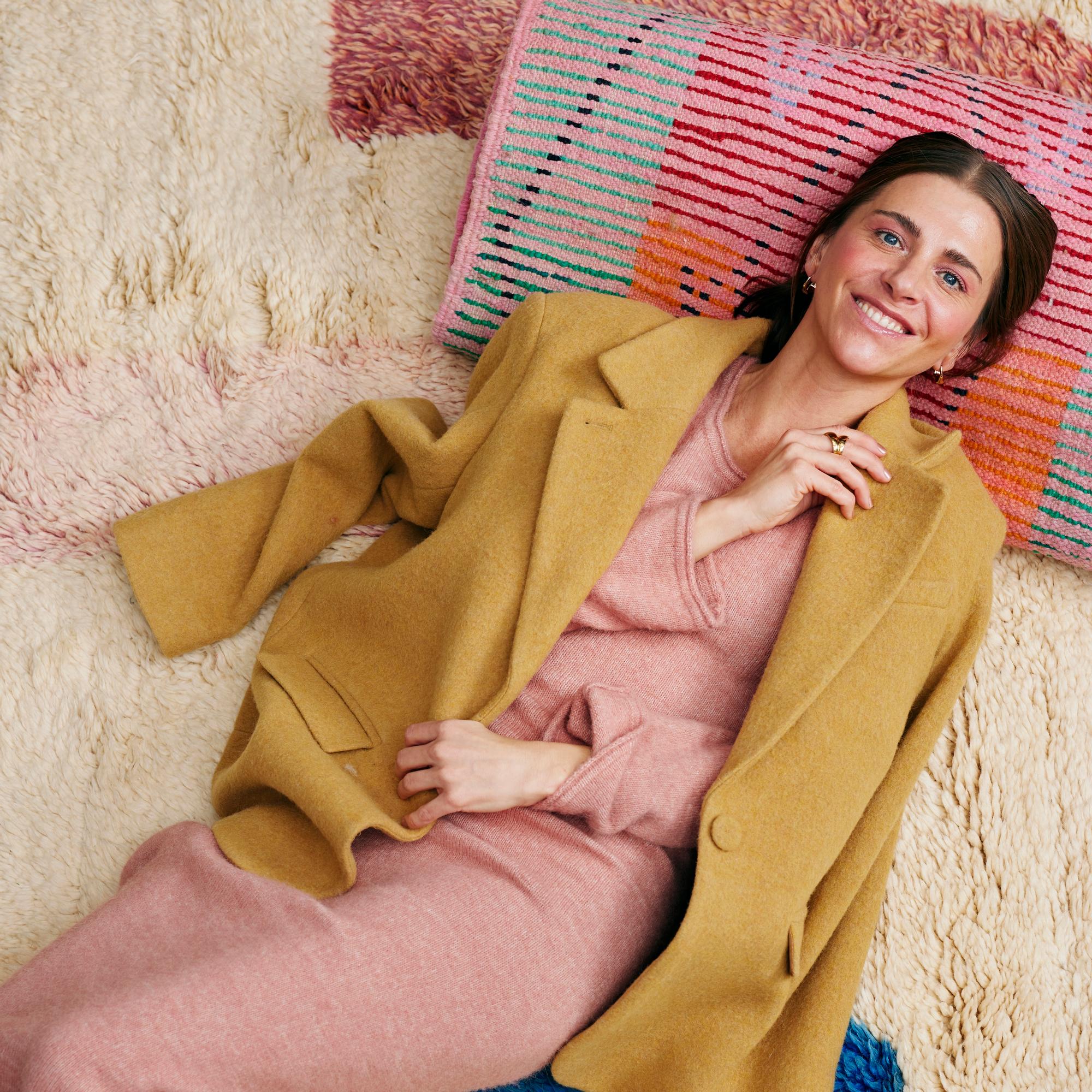 Kreeta Salminen ostaa vaatteita vähän ja harvoin – tämän nerokkaan keinon vuoksi hänellä on aina uusi upea asu juhliin