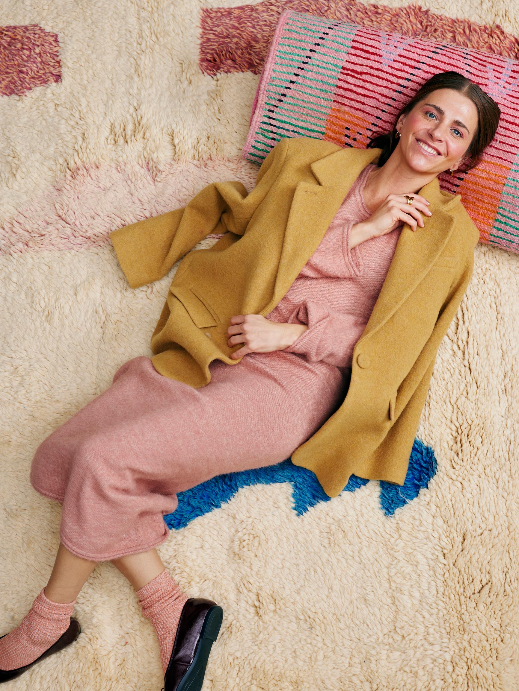 Kreeta Salminen ostaa vaatteita vähän ja harvoin – tämän nerokkaan keinon vuoksi hänellä on aina uusi upea asu juhliin