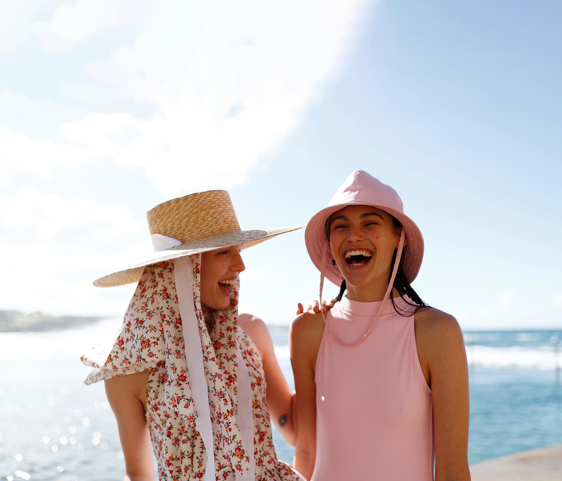 Kaipaatko lisää heleyttä iholle? Kauneustoimittaja valitsi ihanat tuotteet hellemeikkiin