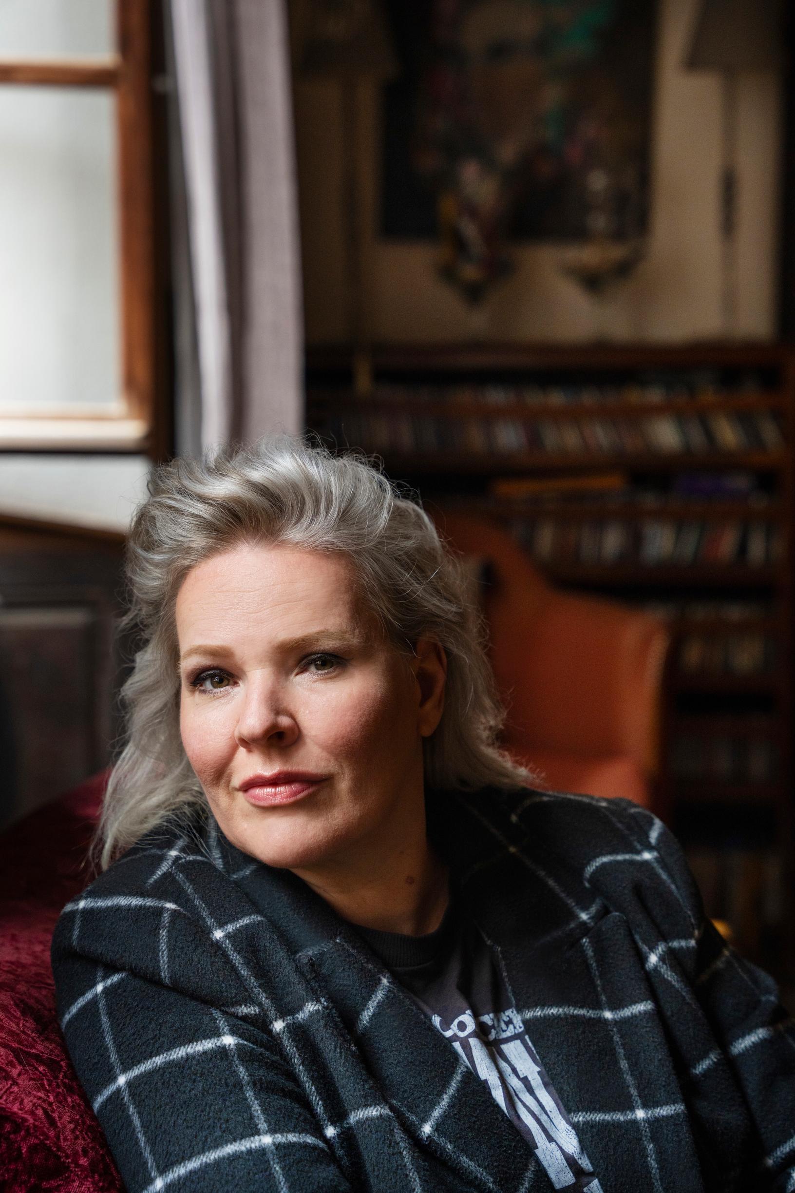 Kun Milja Kaunisto, 47, avasi vanhat päiväkirjansa, hän tajusi, miksi pelkää miehiä – ”Ei 1990-luvulla tullut mieleenkään puhua suostumuksesta avioliitossa”