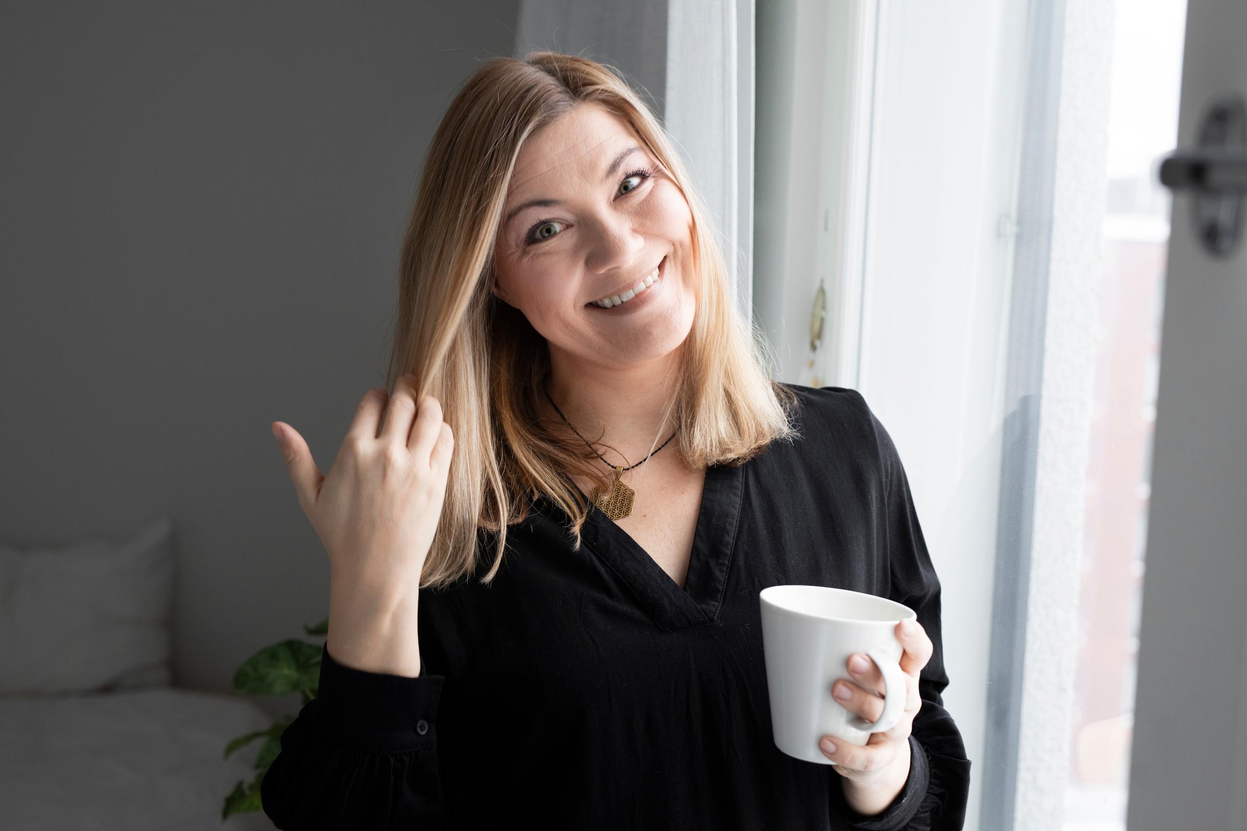 Mia huomasi isänsä etsivän häntä lehti-ilmoituksella – trauma alkoi purkautua vasta vuosia myöhemmin: ”Olen antanut isälle anteeksi”