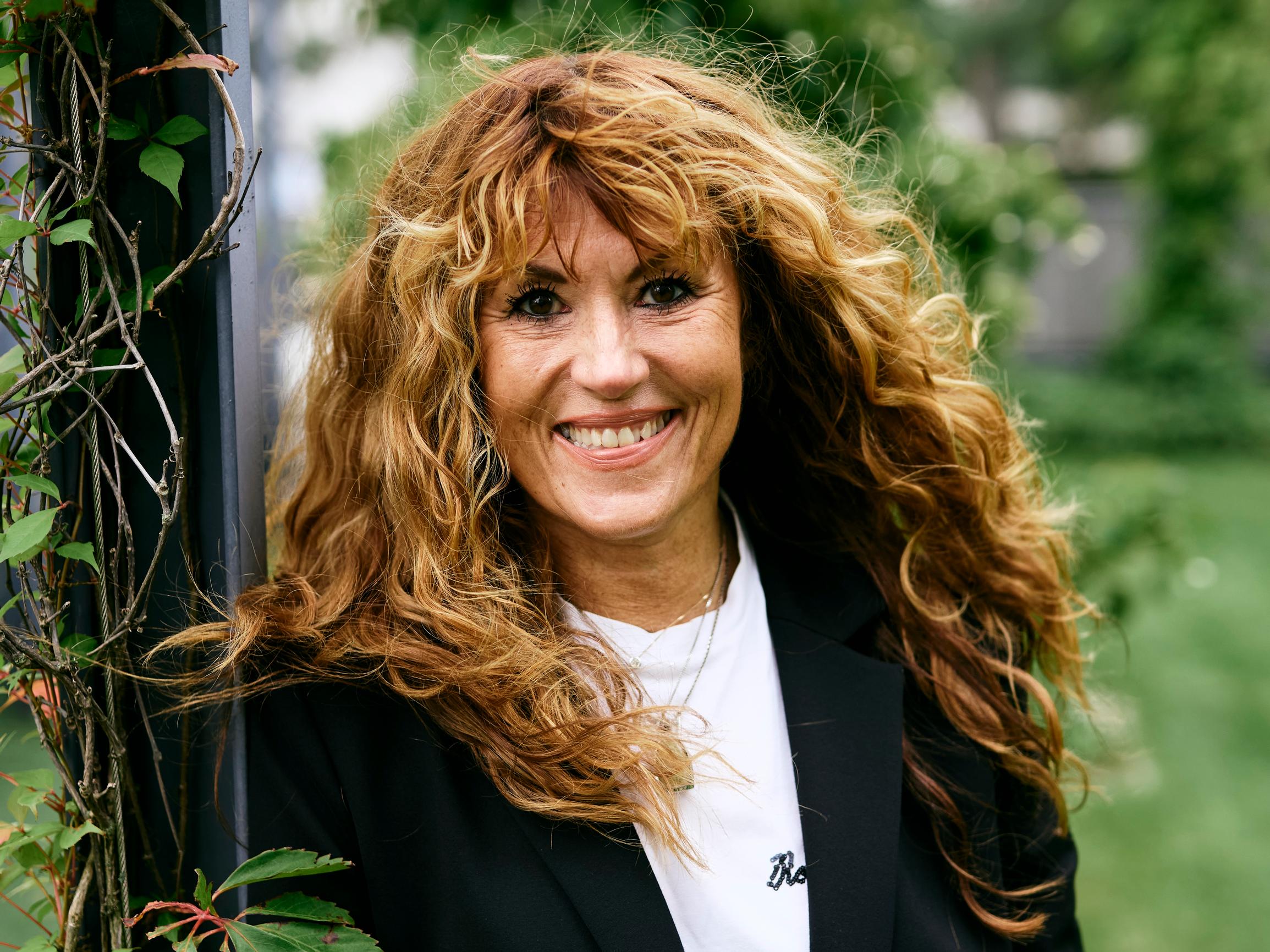 Nanna Bhose oli menestynyt Idols-tuomari, sitten hän muutti Intiaan: ”Kun olin ensimmäisen kerran vakavasti sairas, päätin elää”